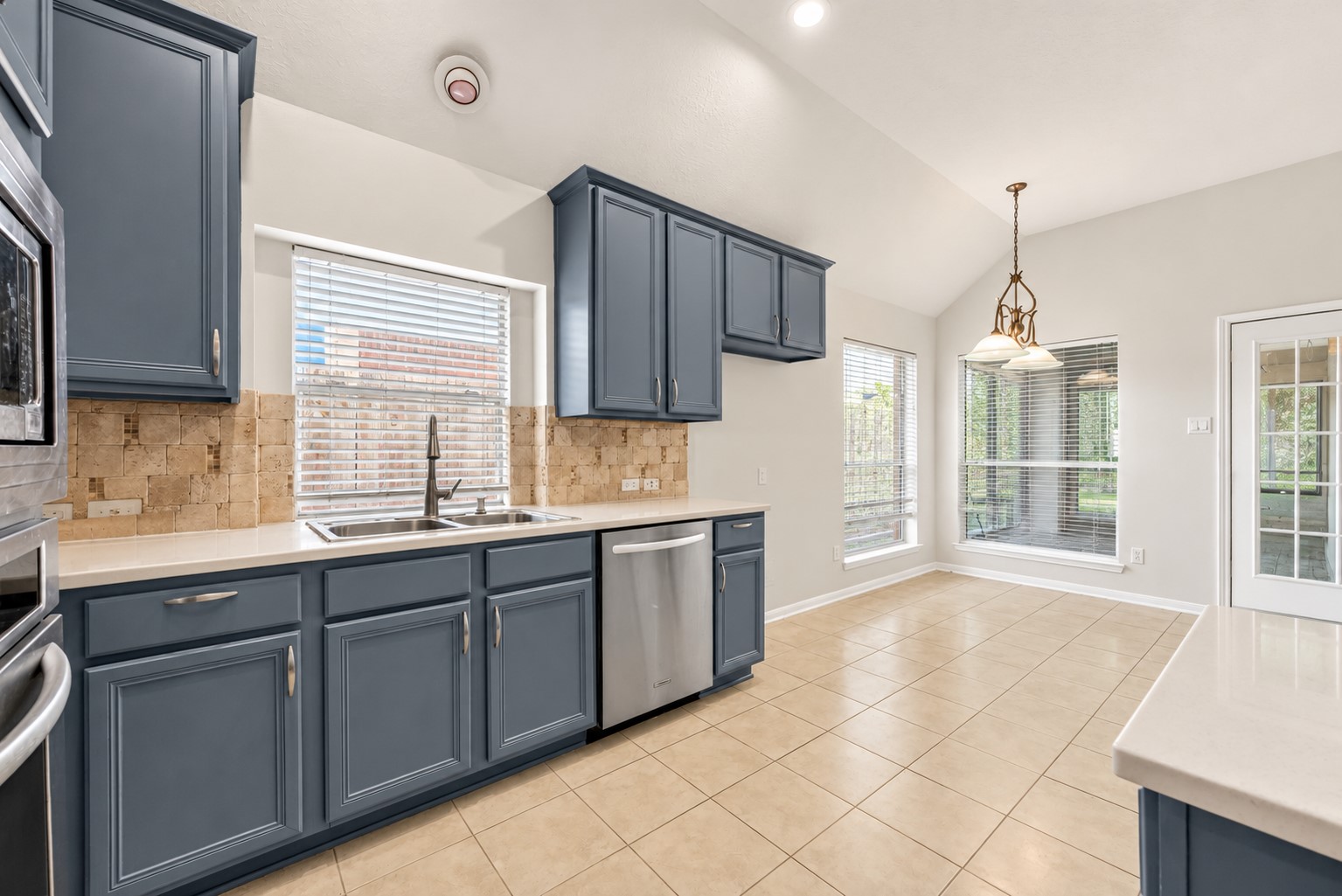 Expansive kitchen Expansive kitchen