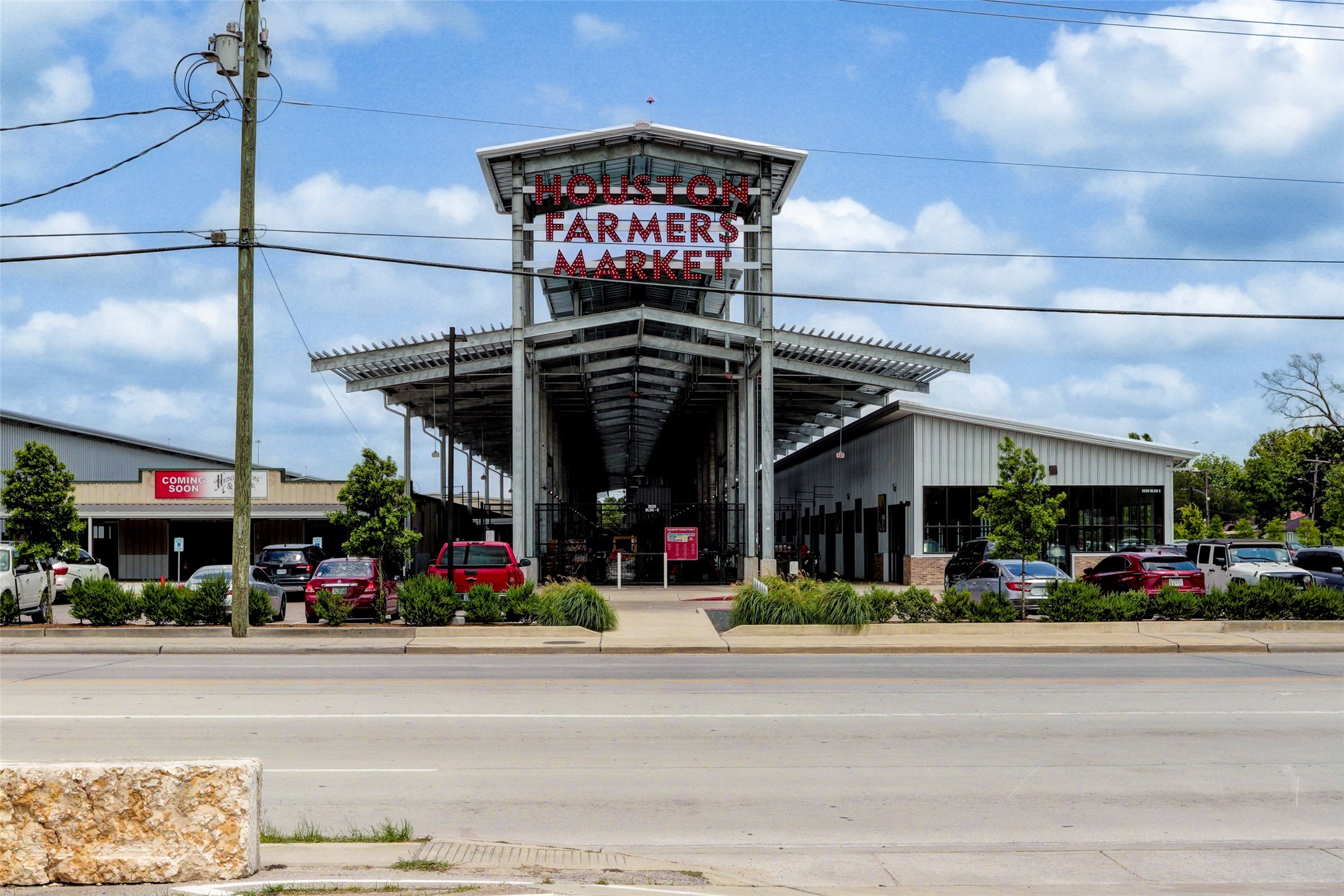 Houston Farmers Market never disappoints. Fresh produce, local vendors, and that iconic sign make it one of our favorite Heights area spots to send clients and friends.
