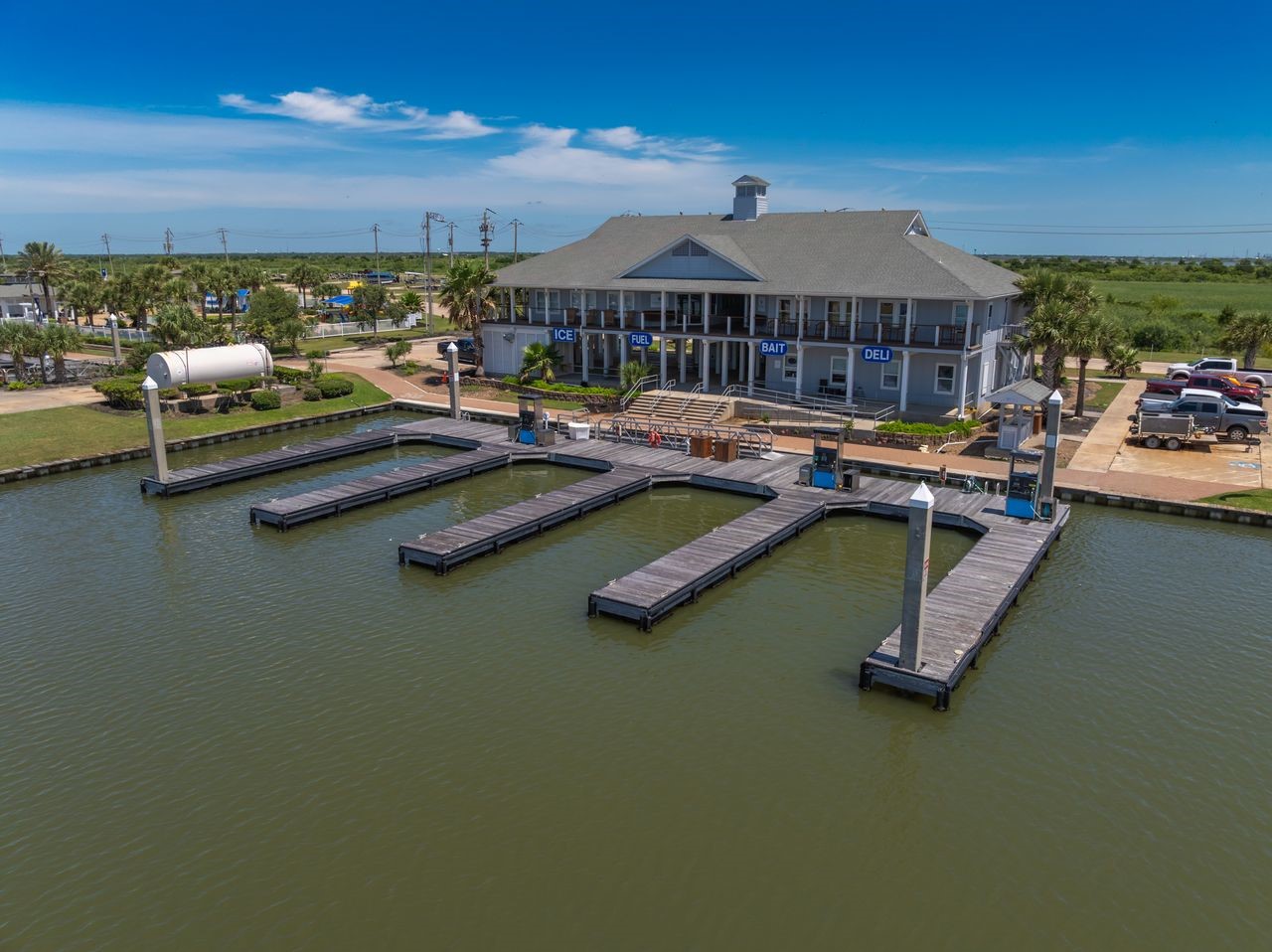 Ship store with fuel, fresh bait, deli, tackle & boutique