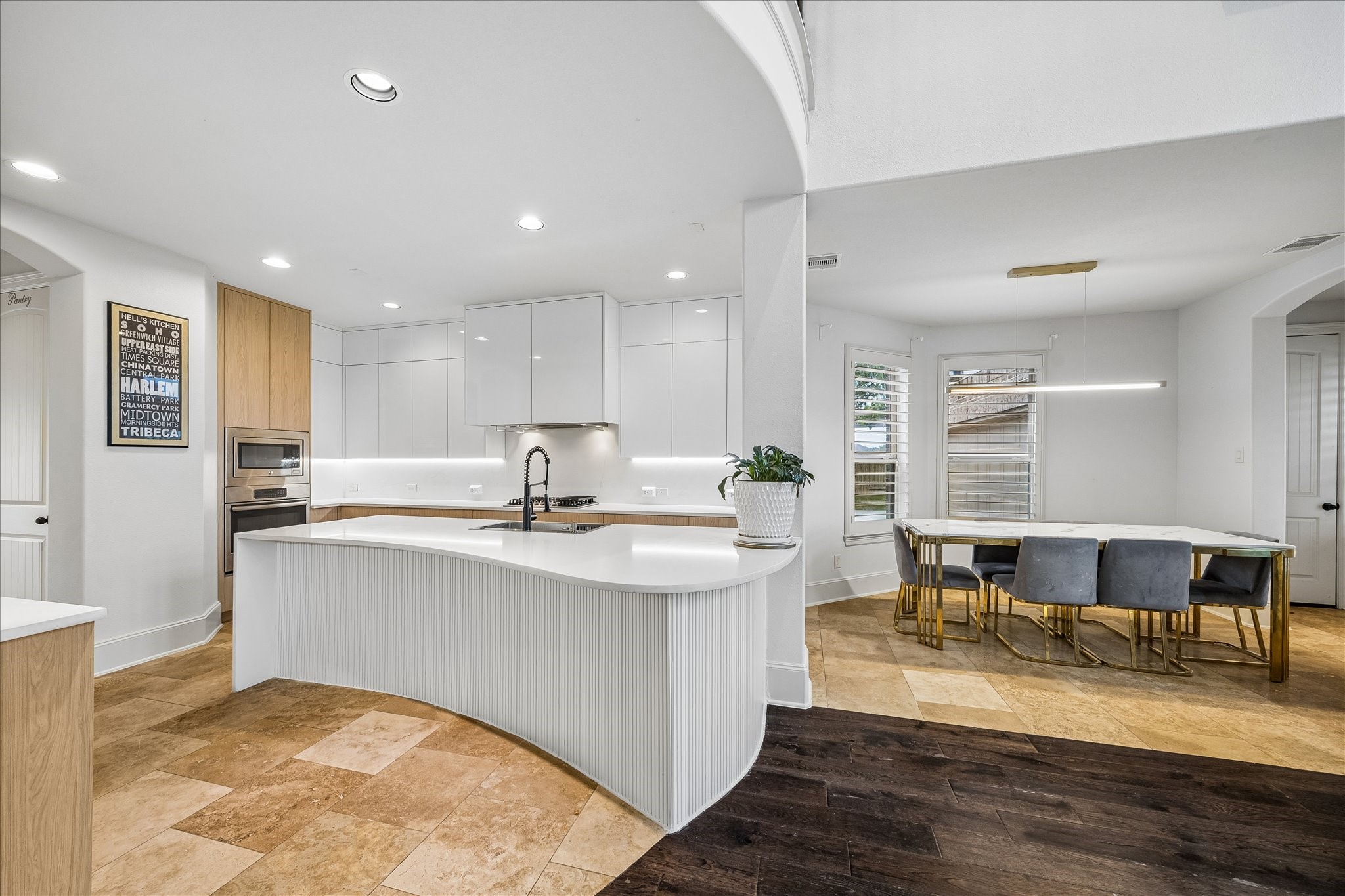 Kitchen and Breakfast area