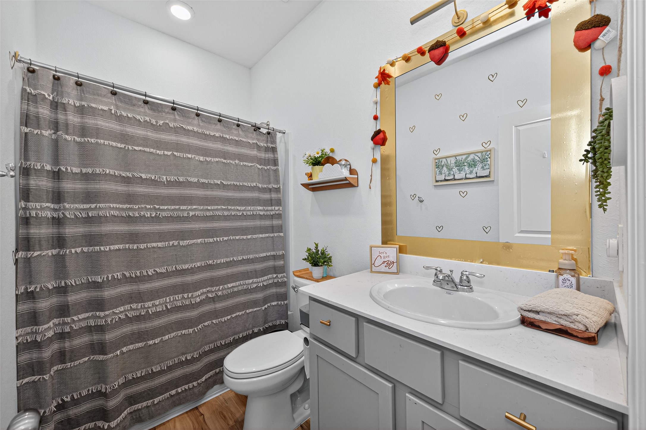 2nd Bathroom