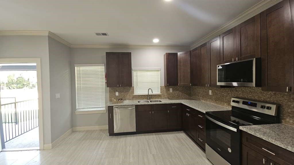 5802 Twisted Pine Court, #E, Houston, TX 77039