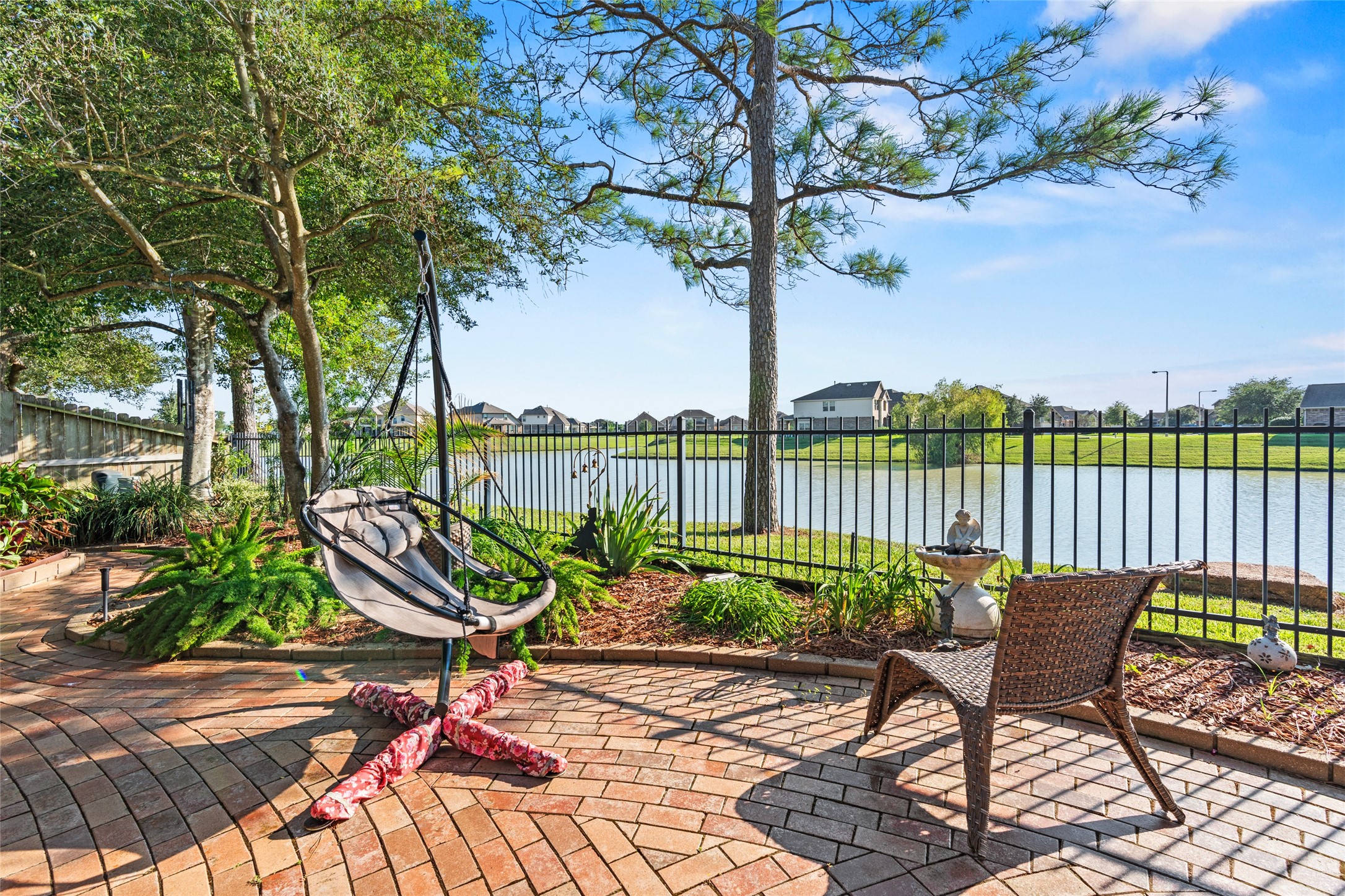 2876 Morning Pond Lane, Dickinson, TX 77539