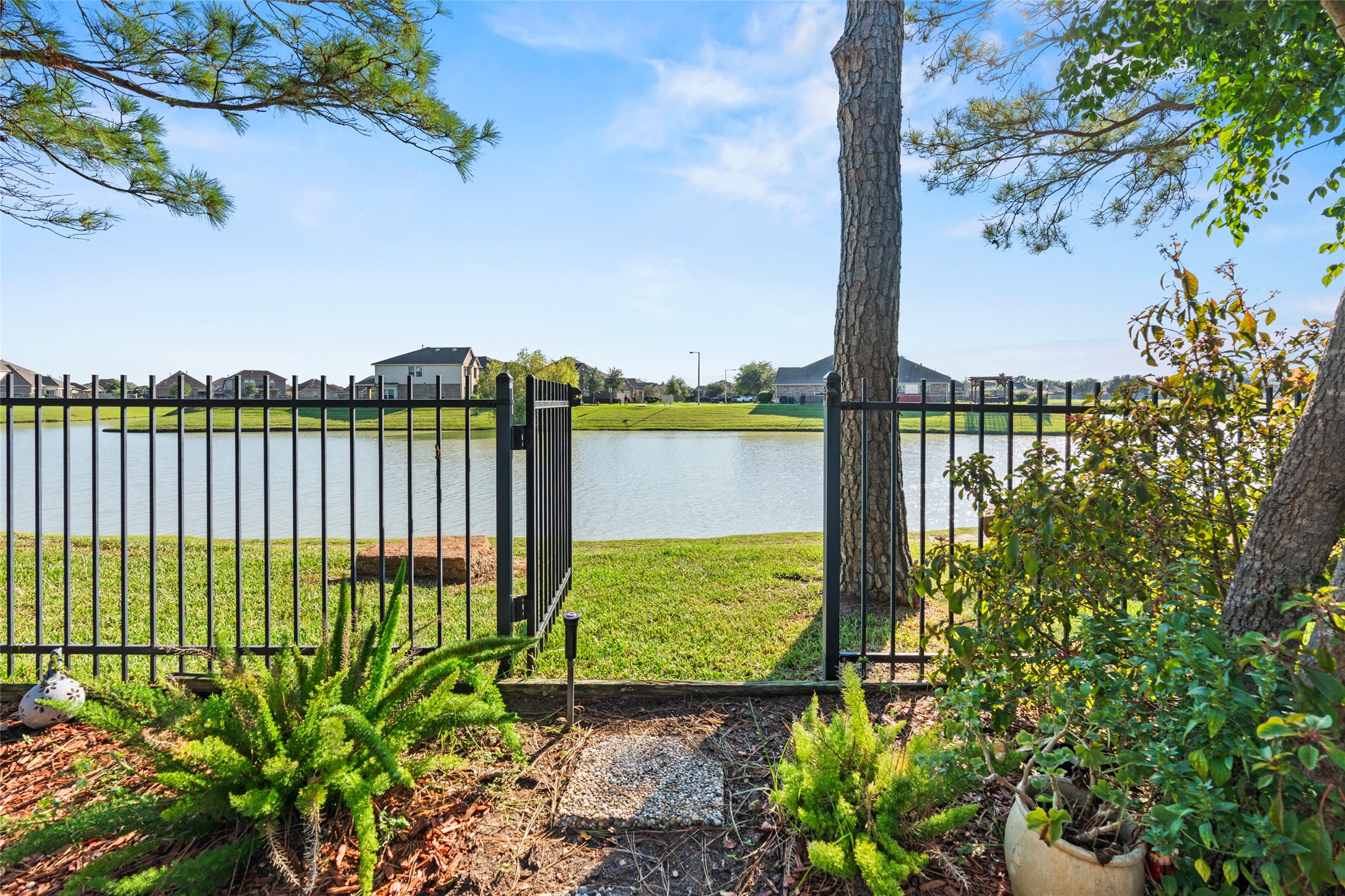 2876 Morning Pond Lane, Dickinson, TX 77539