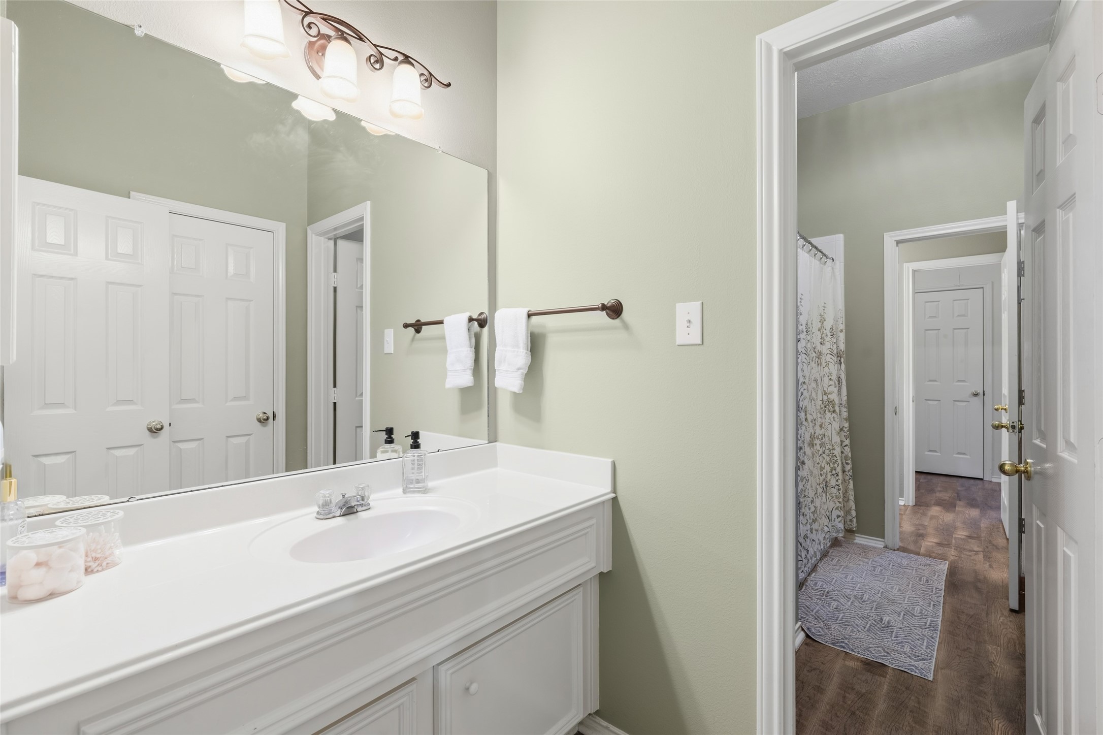 2876 Morning Pond Lane, Dickinson, TX 77539