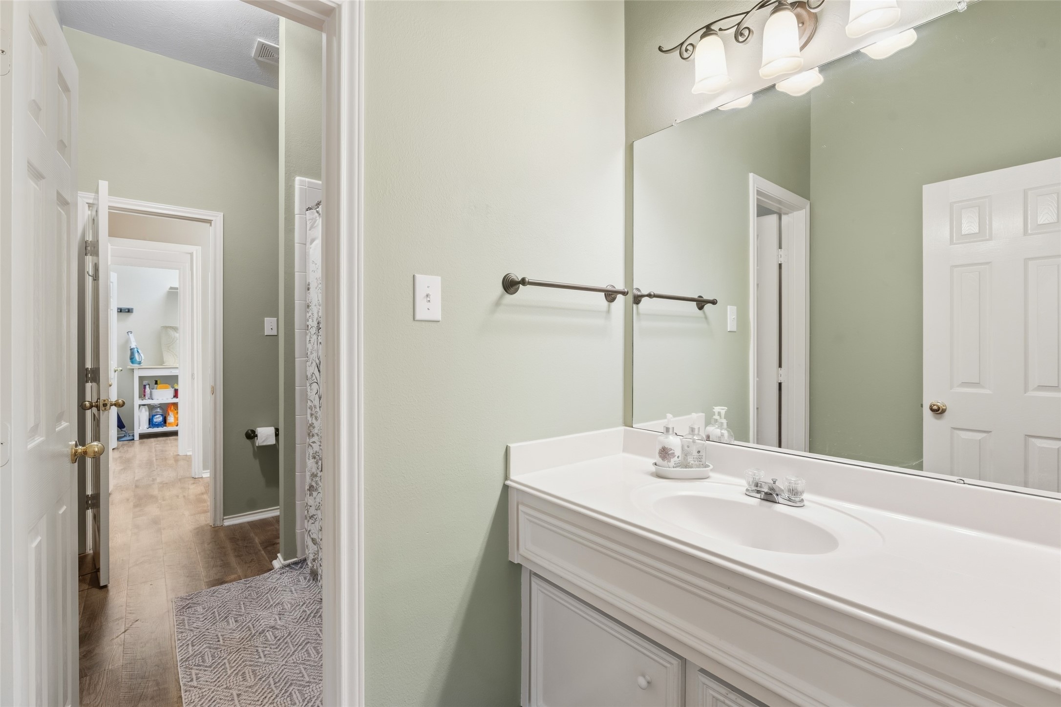 2876 Morning Pond Lane, Dickinson, TX 77539
