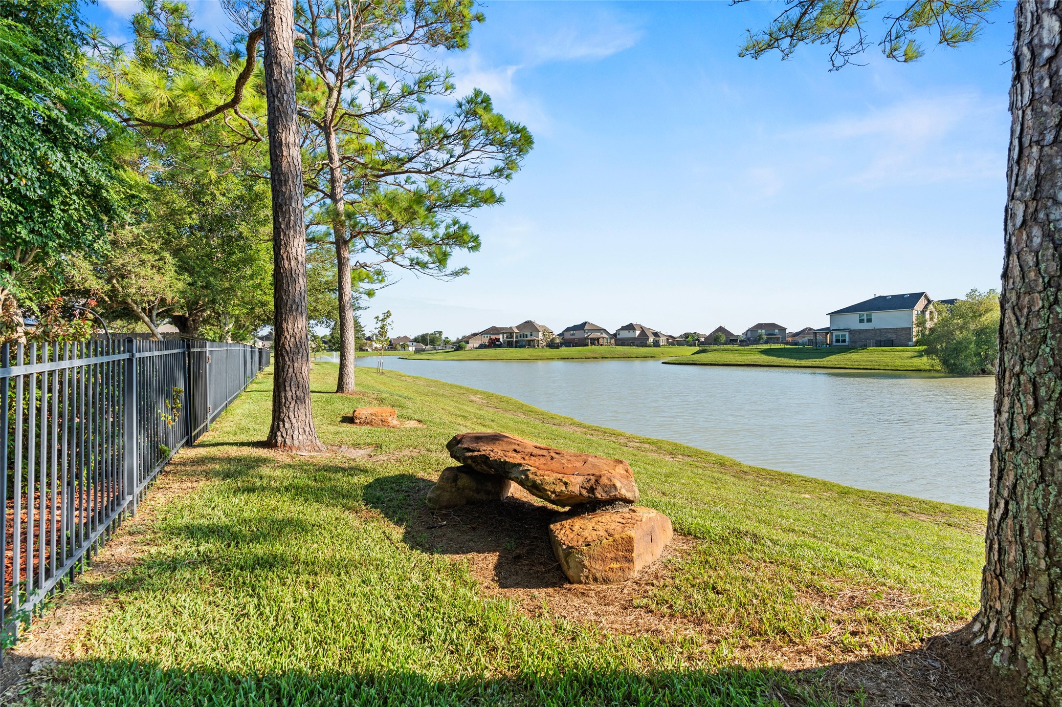 2876 Morning Pond Lane, Dickinson, TX 77539