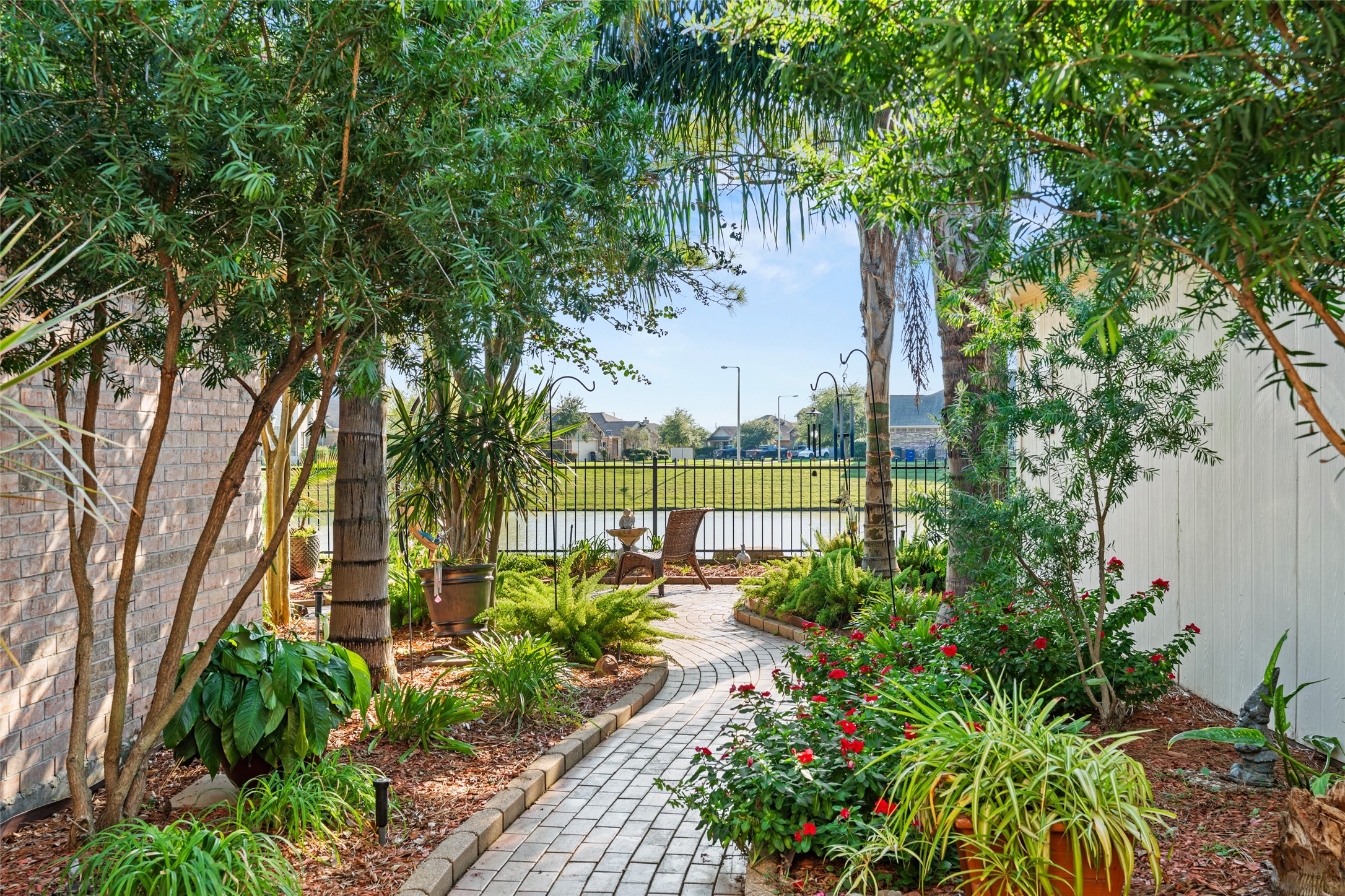 2876 Morning Pond Lane, Dickinson, TX 77539