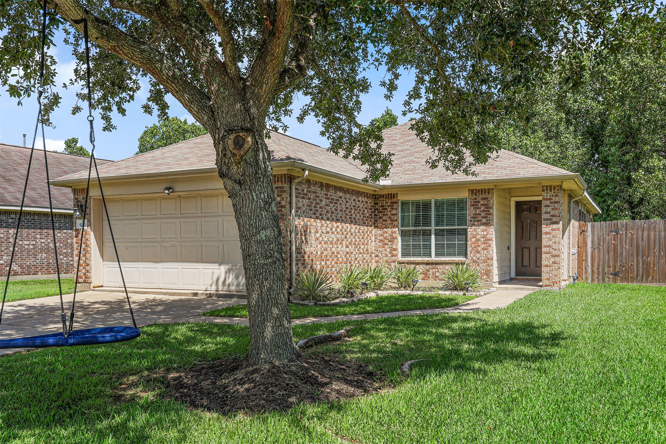 9210 Creekside Drive, Hitchcock, TX 77563 9210 Creekside Drive, Hitchcock, TX 77563