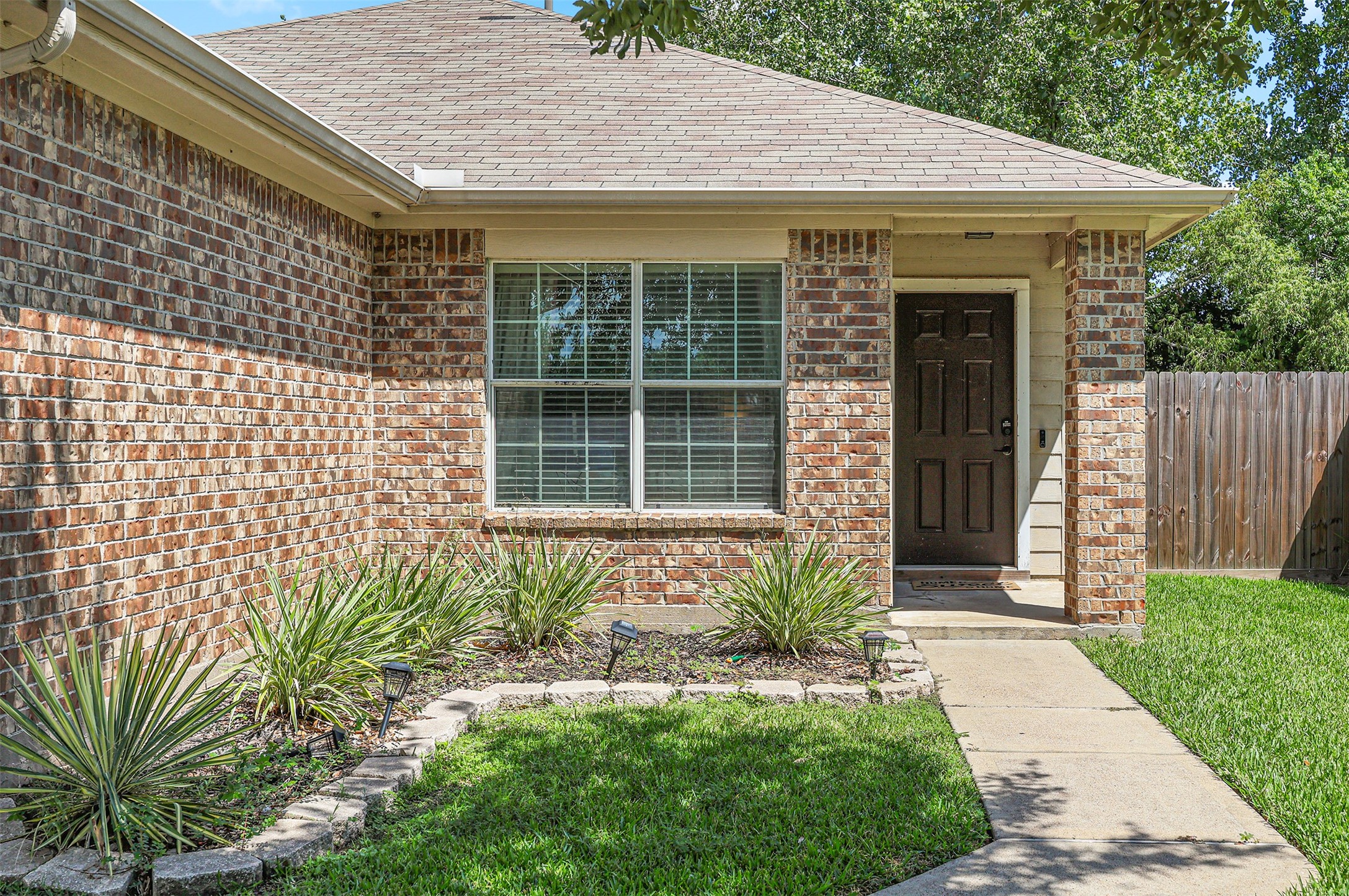 9210 Creekside Drive, Hitchcock, TX 77563 9210 Creekside Drive, Hitchcock, TX 77563