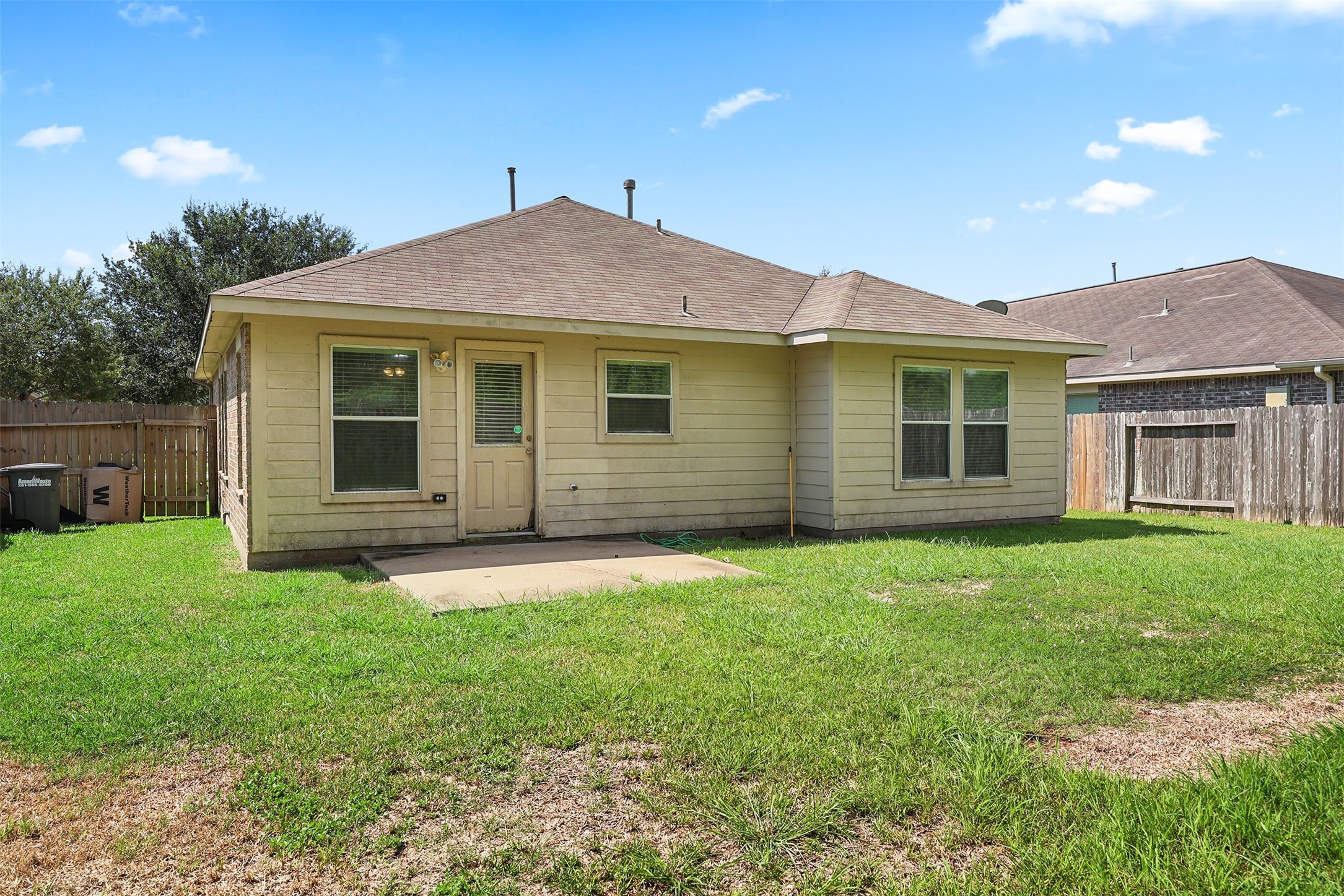 9210 Creekside Drive, Hitchcock, TX 77563