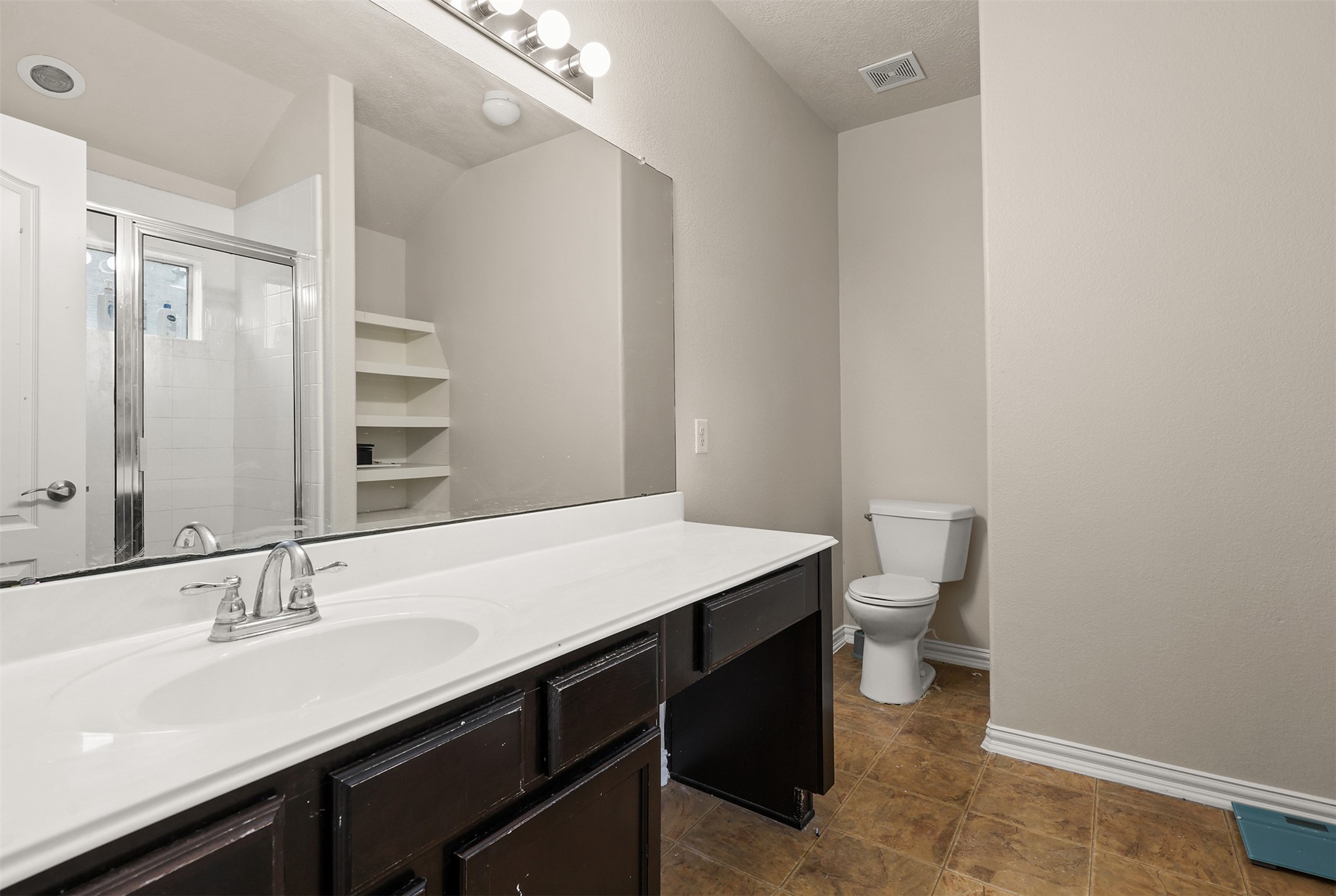9210 Creekside Drive, Hitchcock, TX 77563