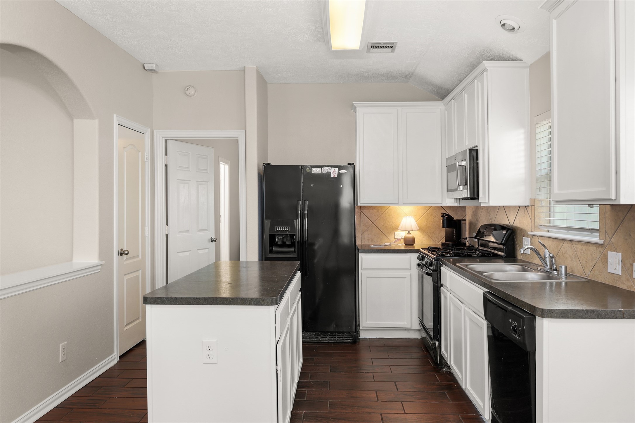 9210 Creekside Drive, Hitchcock, TX 77563