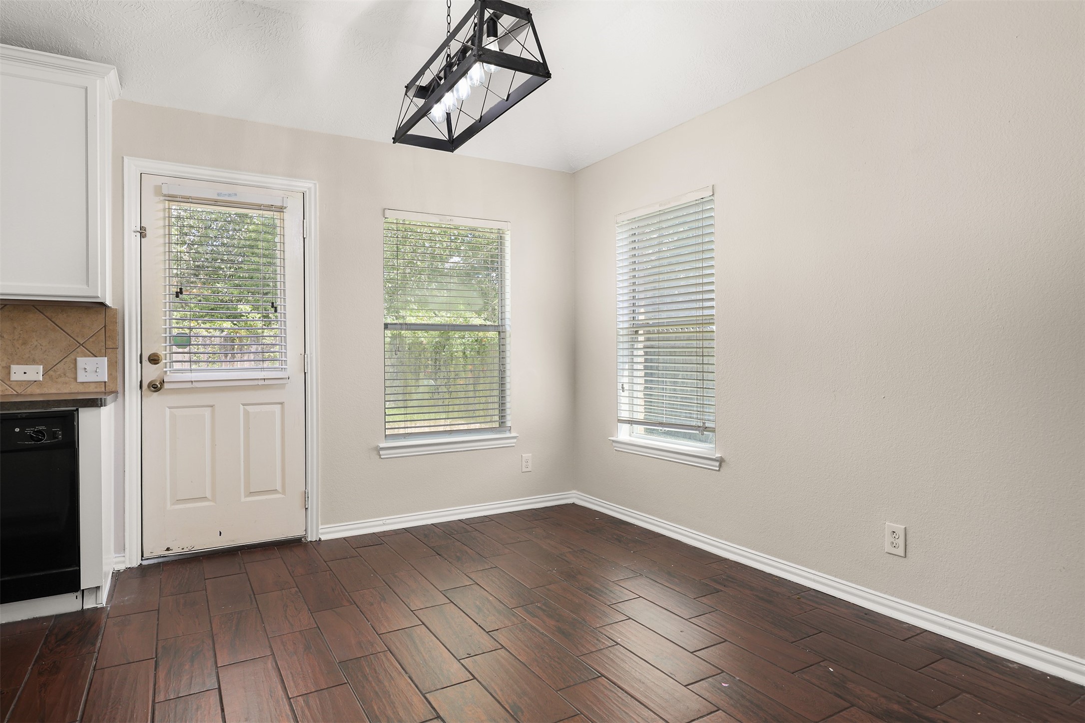 9210 Creekside Drive, Hitchcock, TX 77563