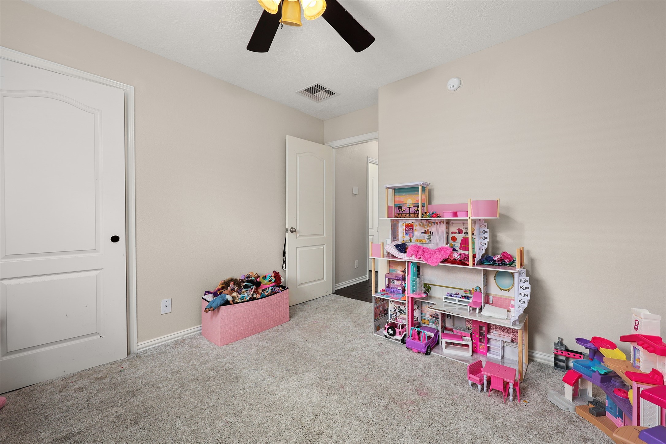 9210 Creekside Drive, Hitchcock, TX 77563