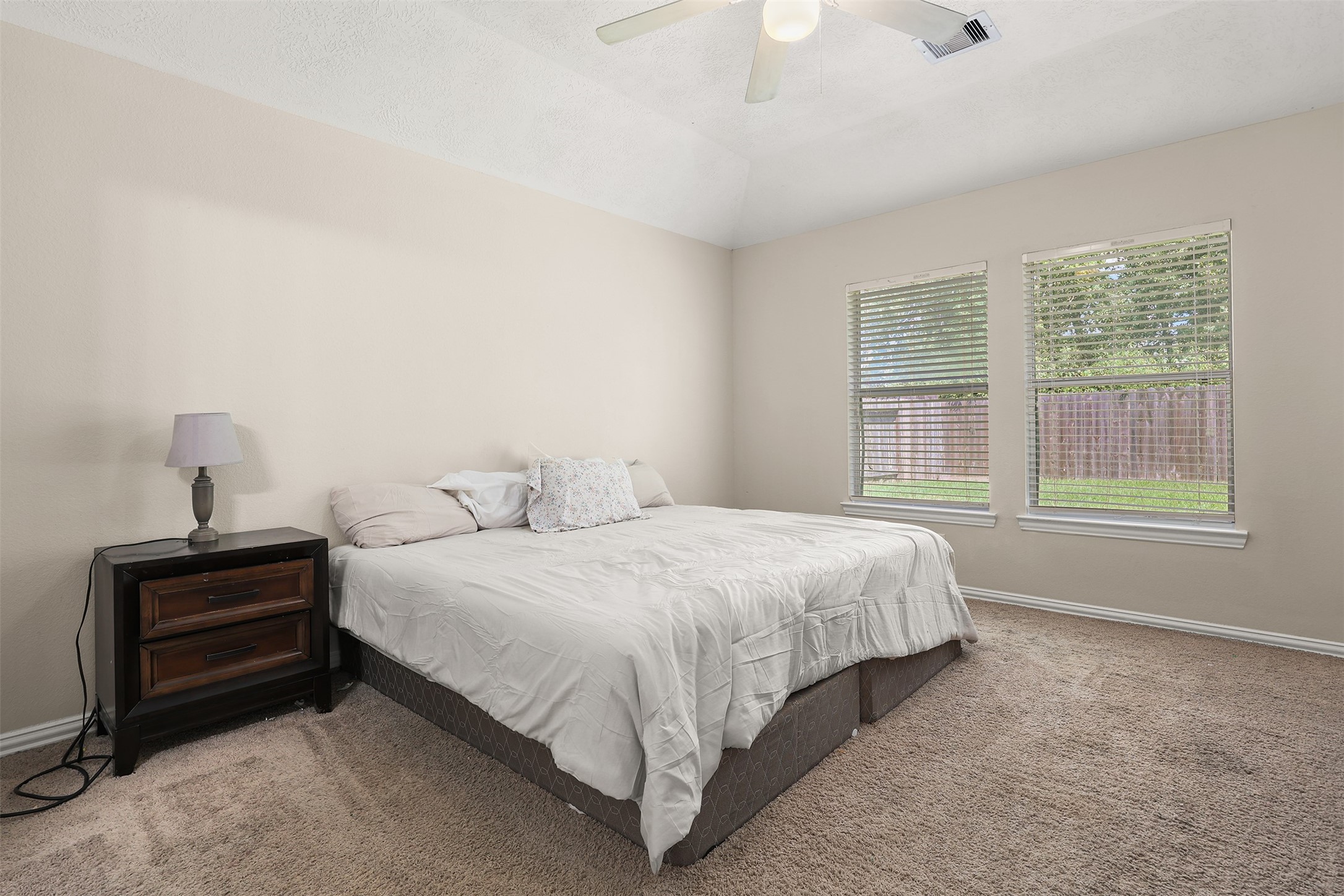 9210 Creekside Drive, Hitchcock, TX 77563