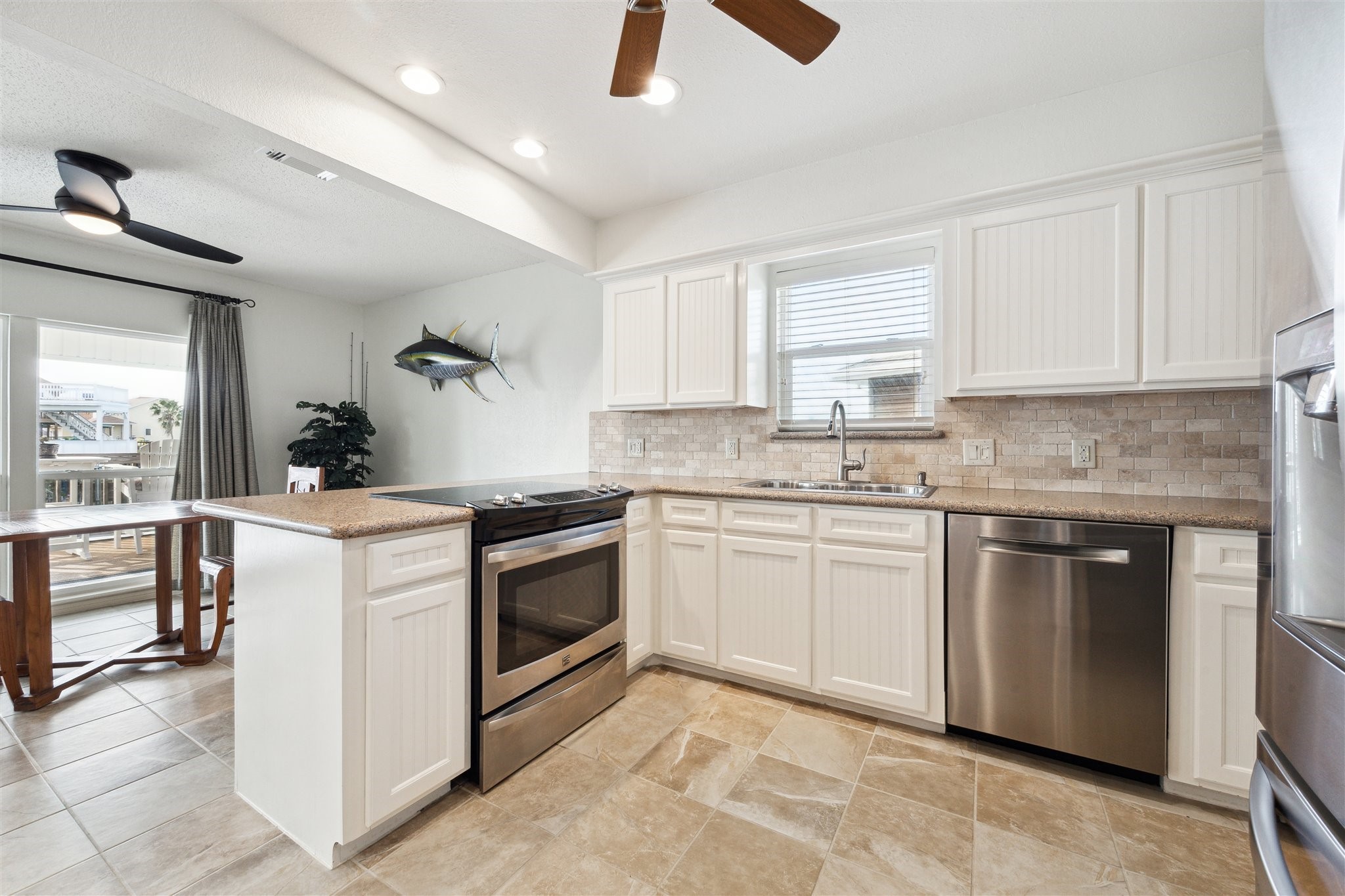 223 Easterly Drive, Tiki Island, TX 77554