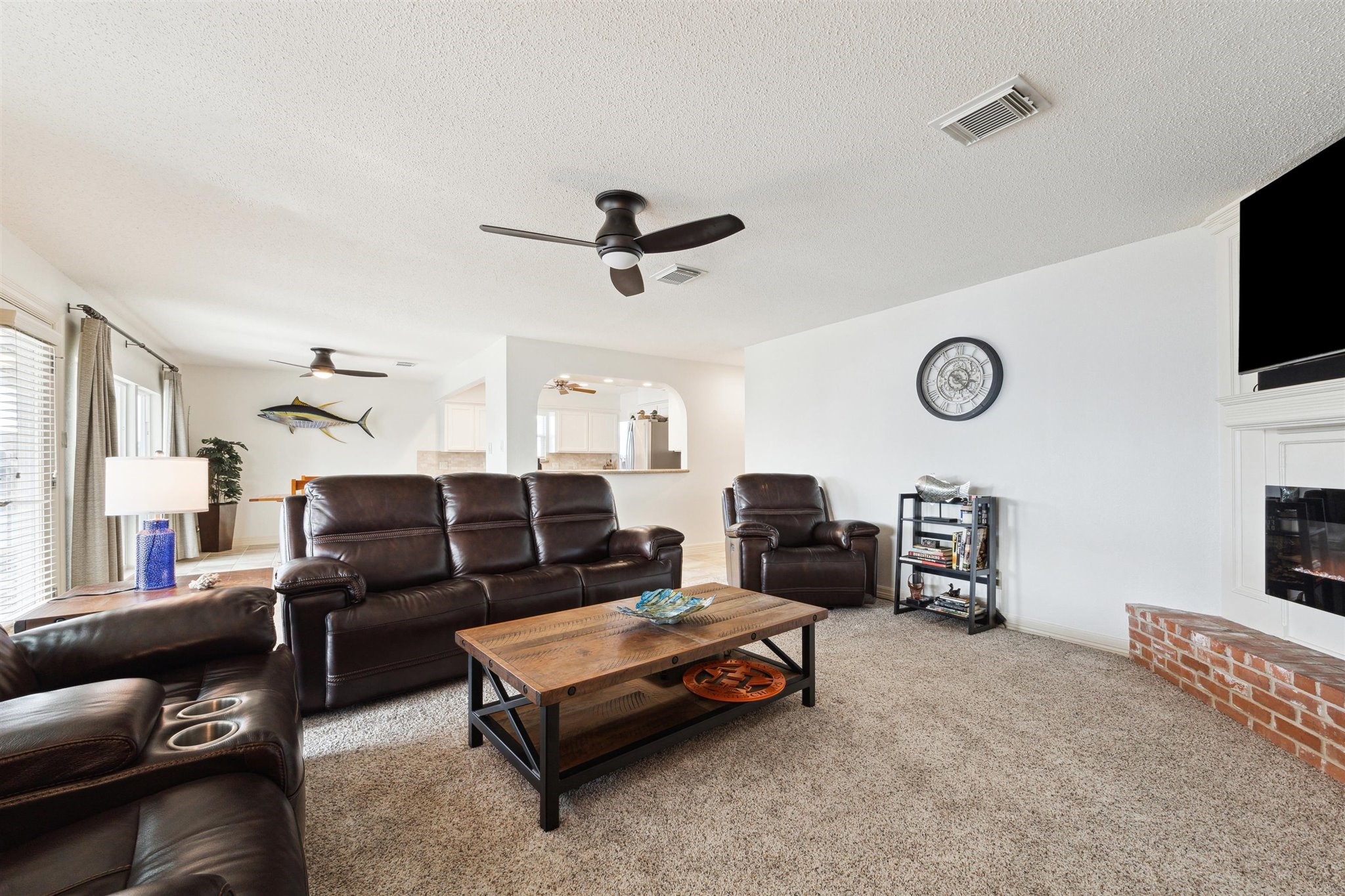 223 Easterly Drive, Tiki Island, TX 77554