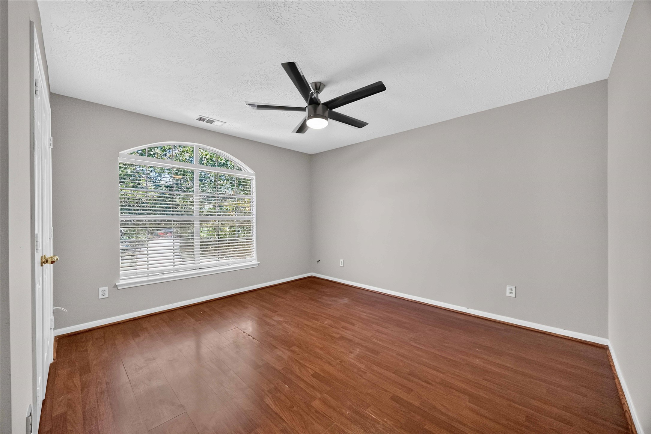 11618 Peachwood Lake Drive, Sugar Land, TX 77498
