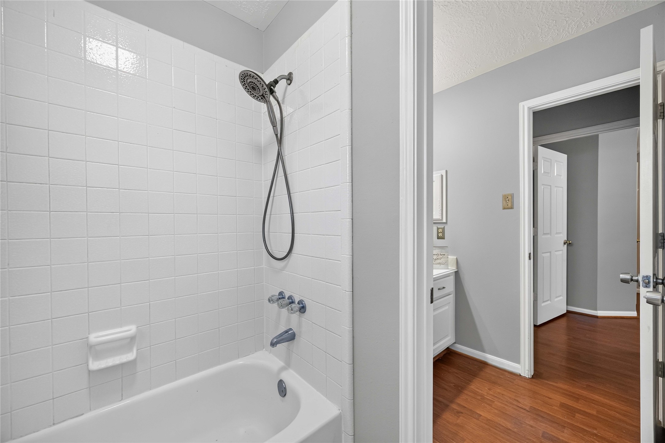 11618 Peachwood Lake Drive, Sugar Land, TX 77498