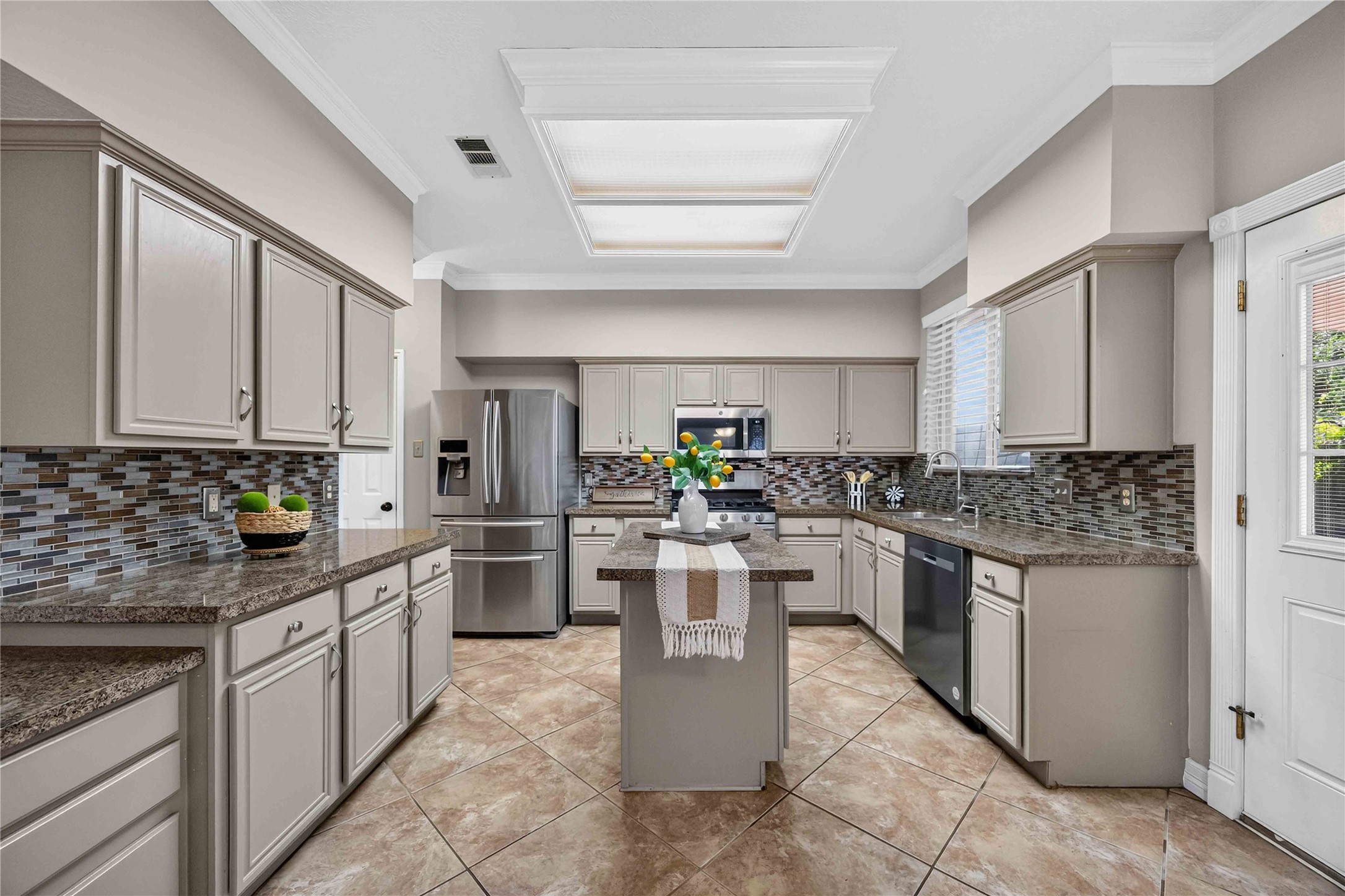 11618 Peachwood Lake Drive, Sugar Land, TX 77498
