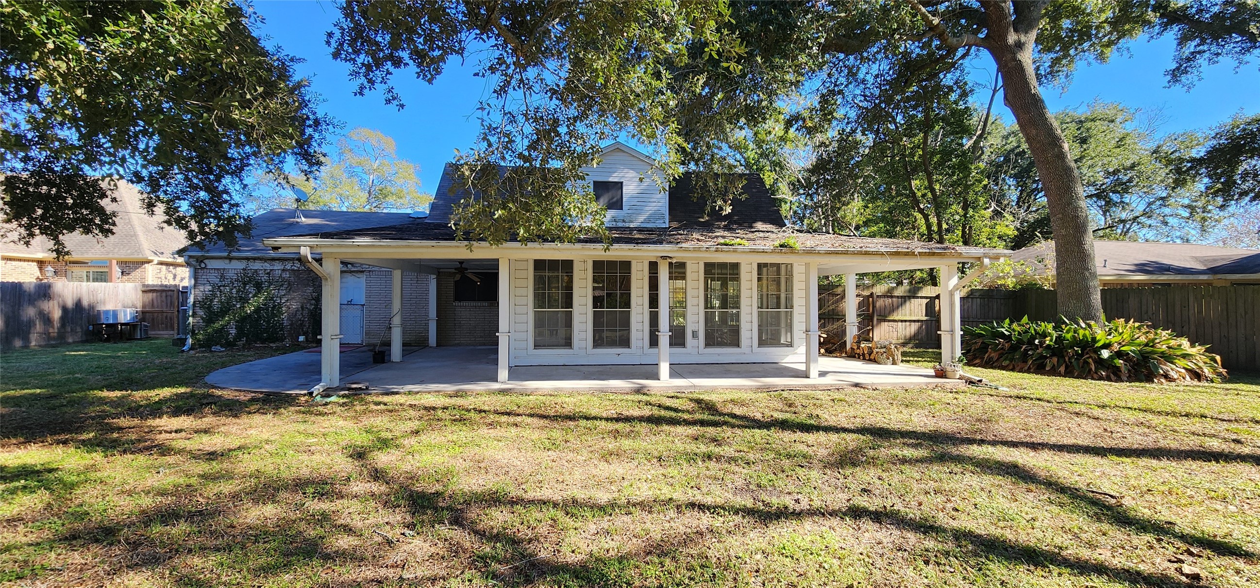 5312 Palm Drive, Dickinson, TX 77539 5312 Palm Drive, Dickinson, TX 77539