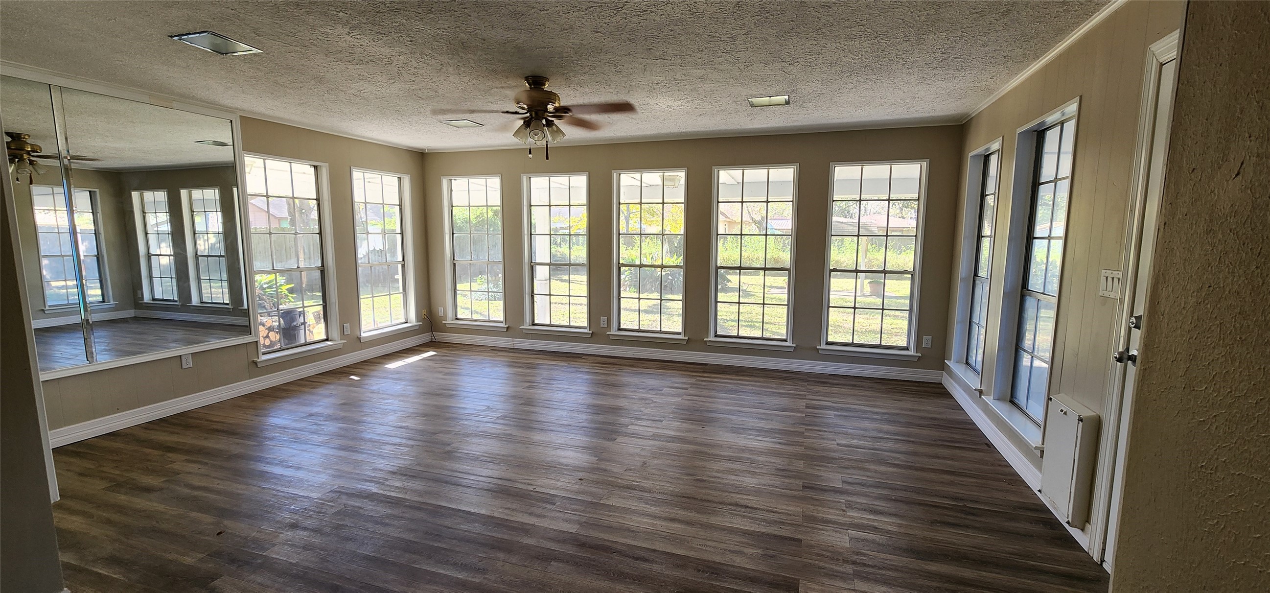 5312 Palm Drive, Dickinson, TX 77539 5312 Palm Drive, Dickinson, TX 77539