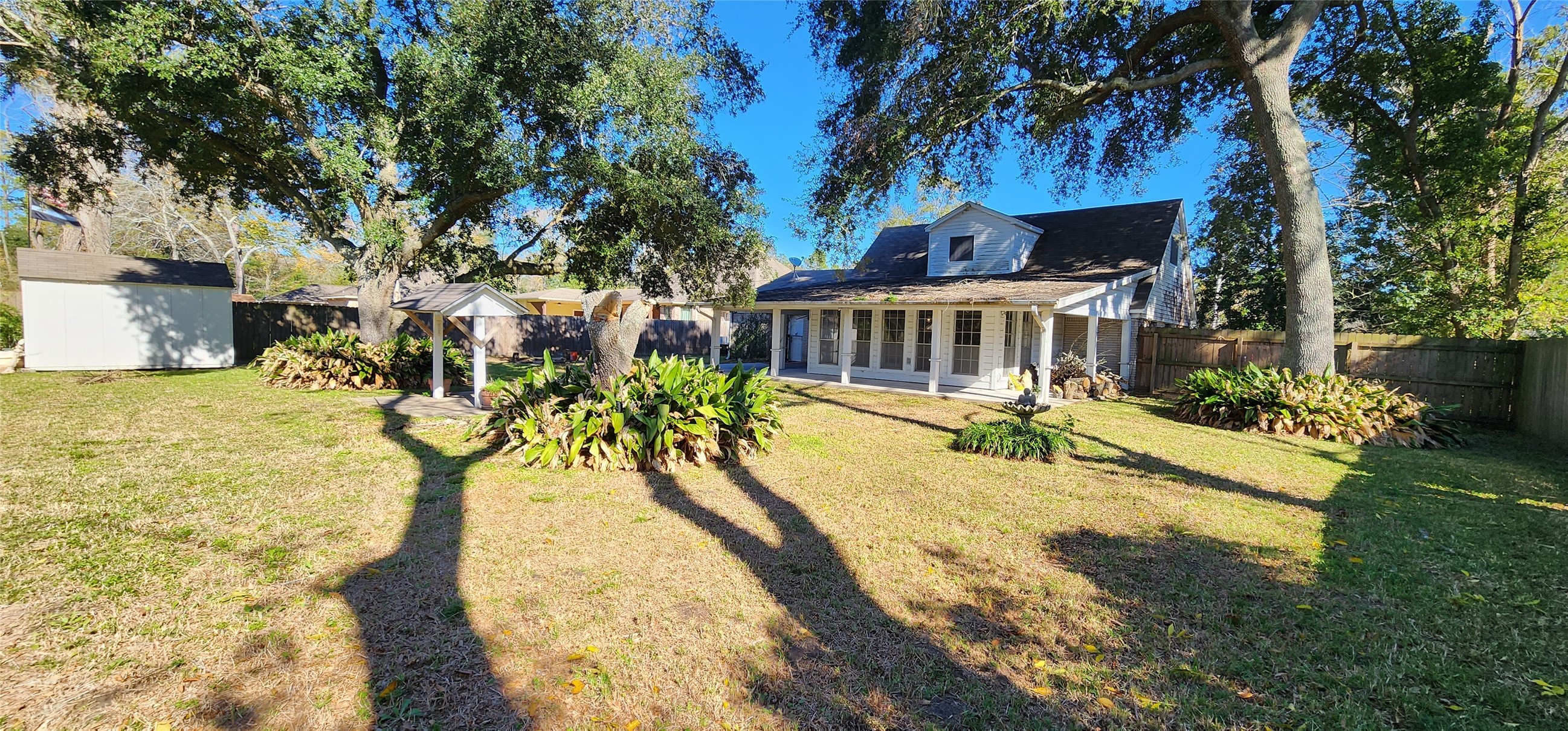 5312 Palm Drive, Dickinson, TX 77539 5312 Palm Drive, Dickinson, TX 77539