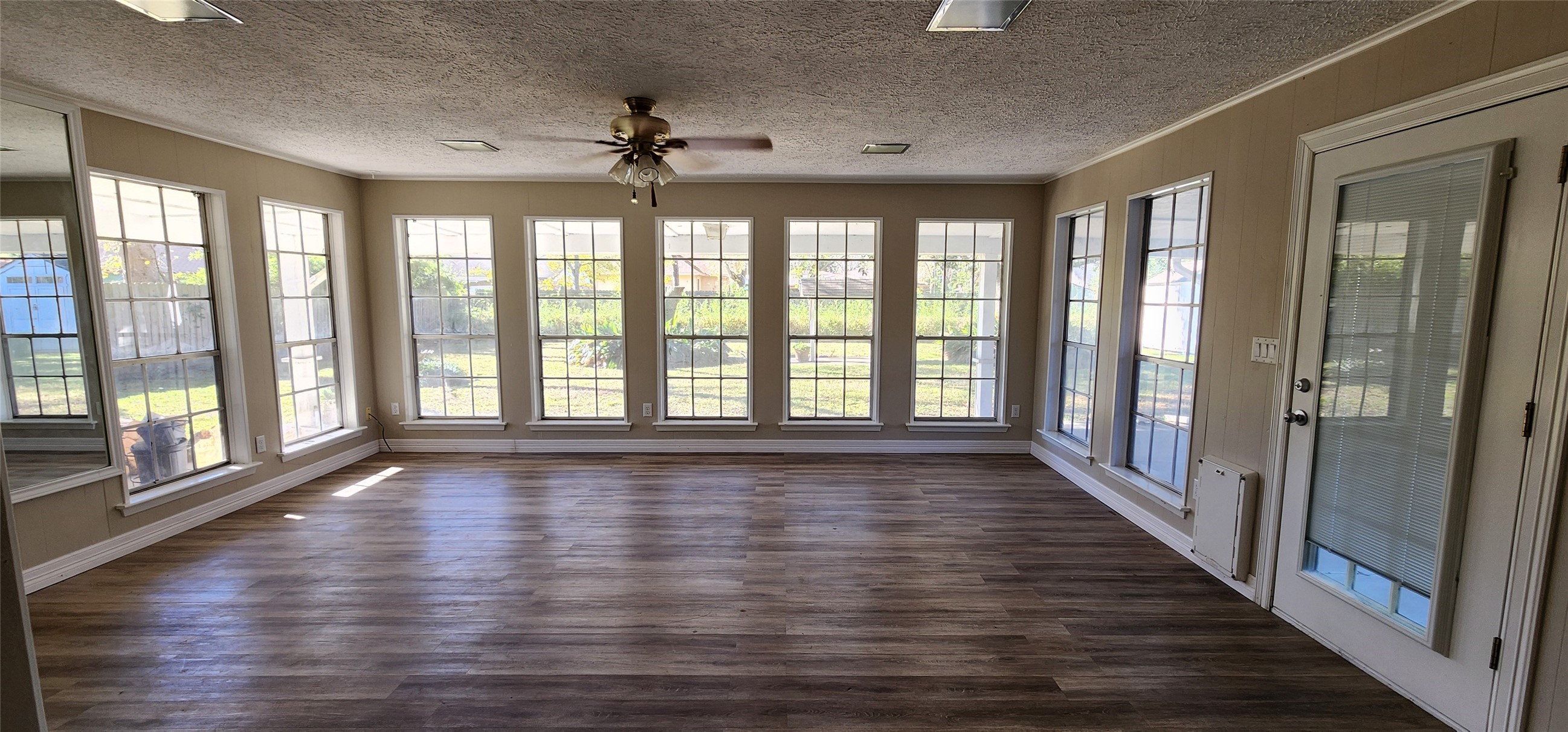 5312 Palm Drive, Dickinson, TX 77539 5312 Palm Drive, Dickinson, TX 77539