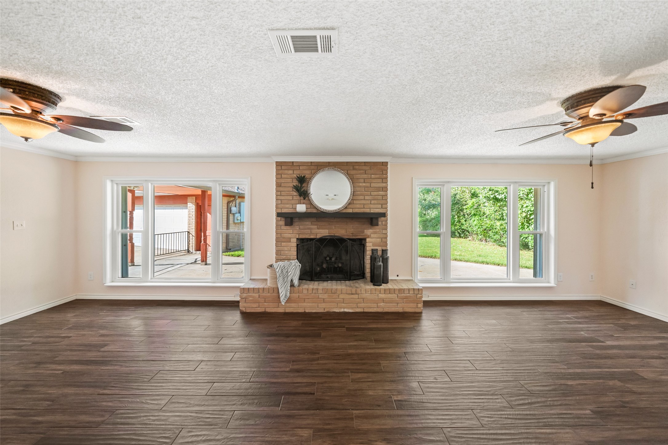 These gorgeous picture windows are almost the size of the backwall. Great view of the water, and the beautiful wildlife and water behind it!