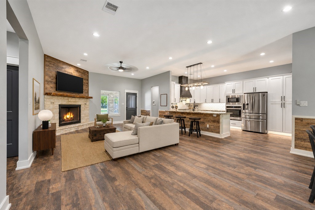 VIRTUALLY STAGED FAMILY ROOM VIRTUALLY STAGED FAMILY ROOM