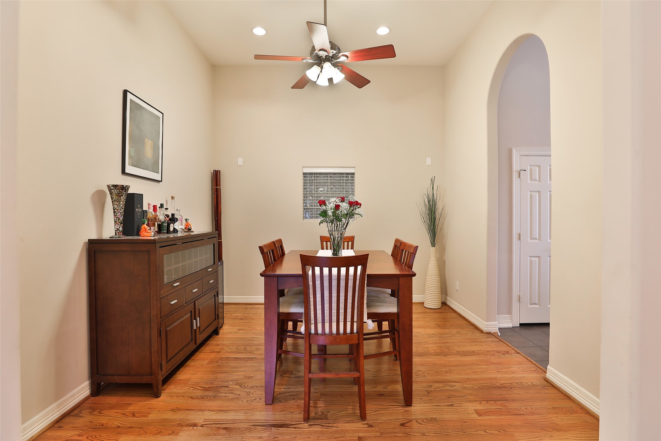 Dining room.