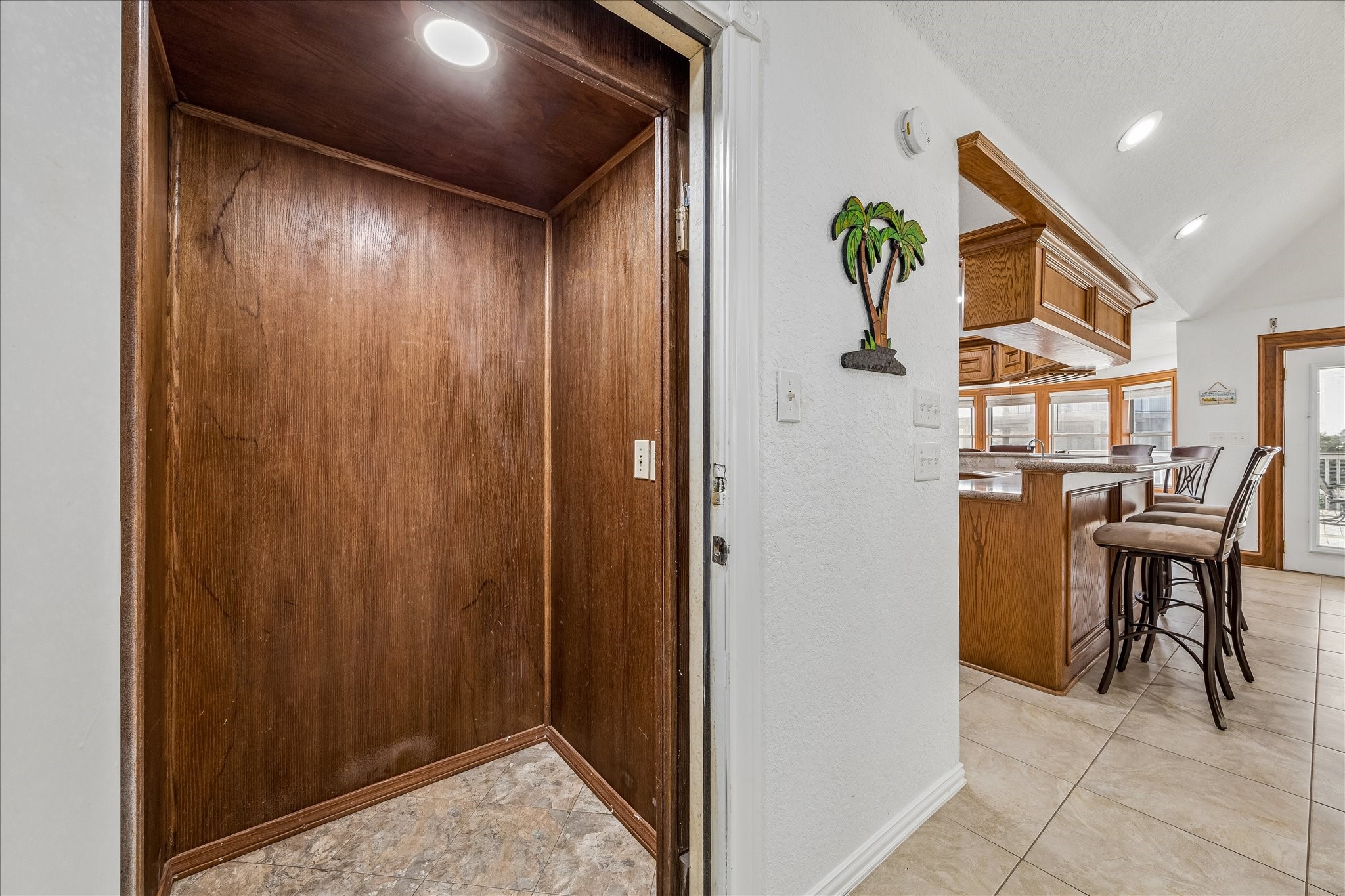 209 Bora Bora Drive, Tiki Island, TX 77554