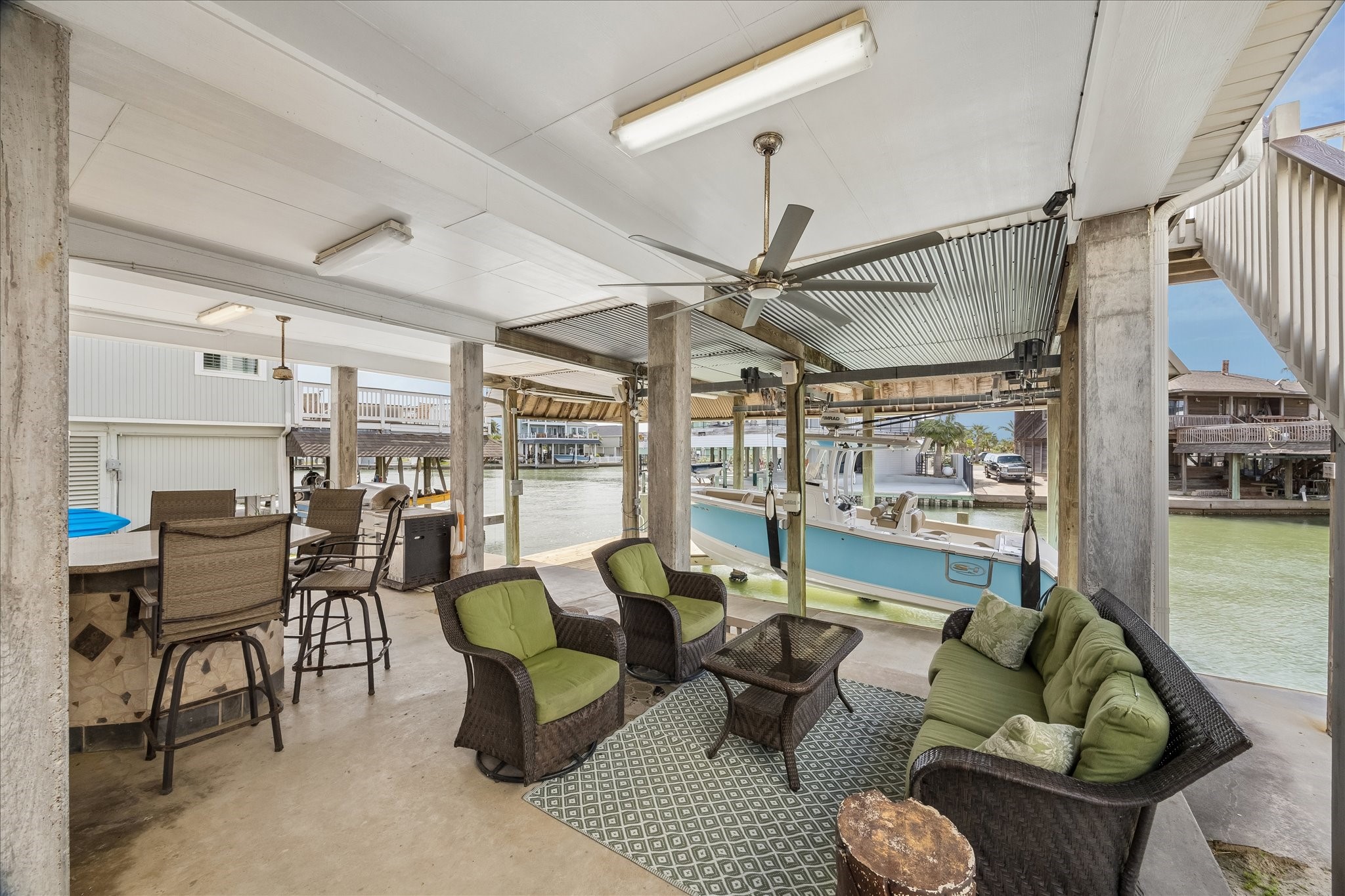 209 Bora Bora Drive, Tiki Island, TX 77554