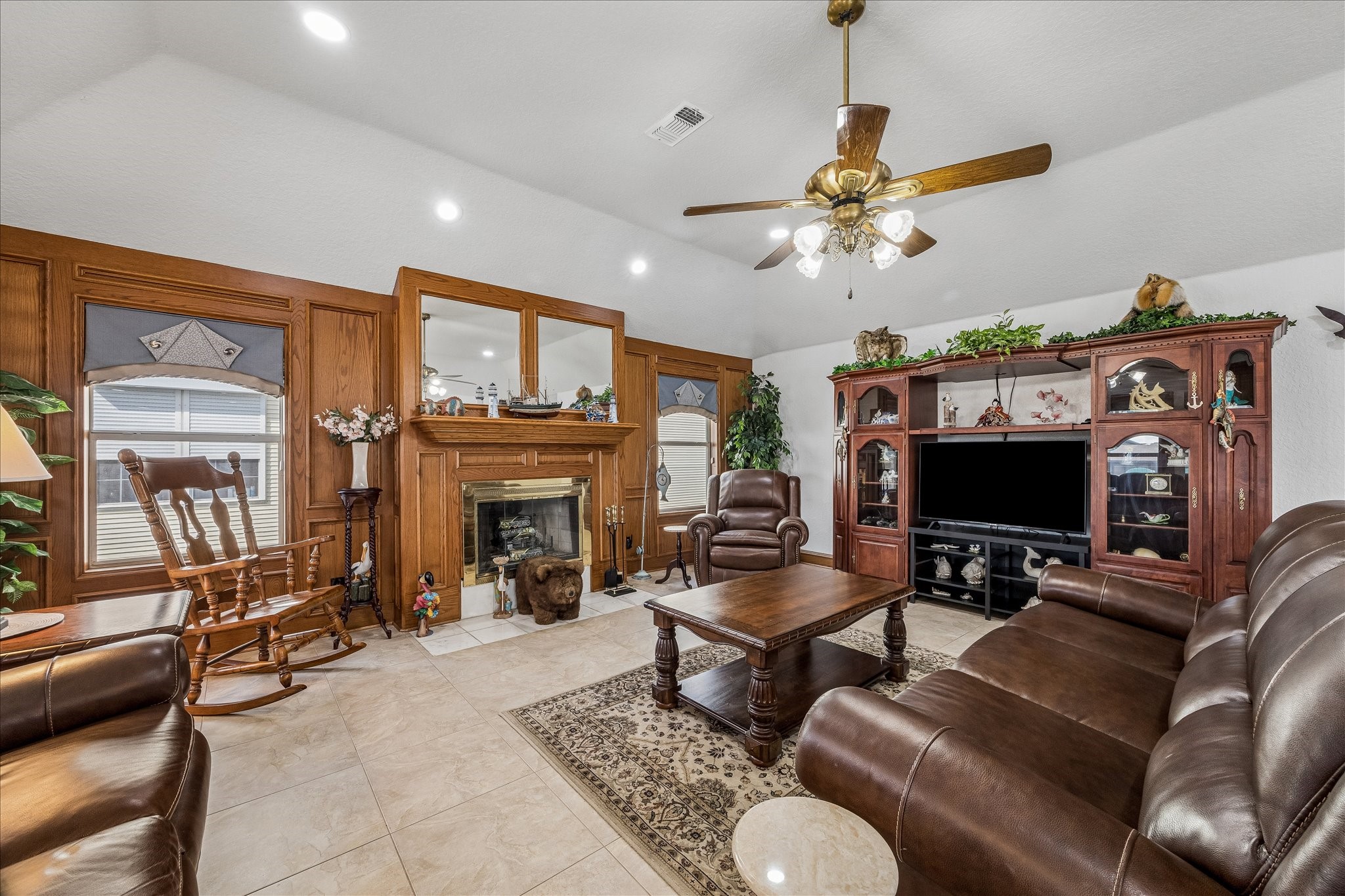 209 Bora Bora Drive, Tiki Island, TX 77554