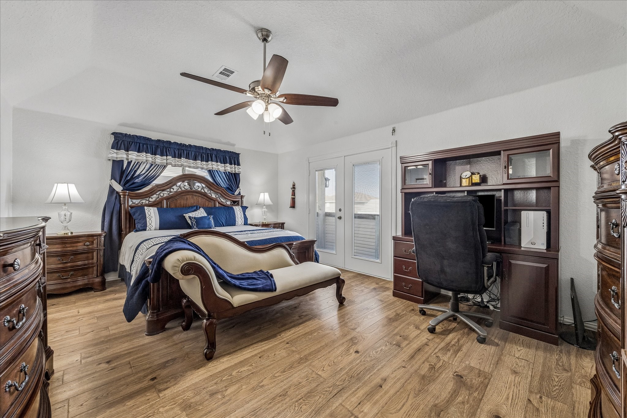 209 Bora Bora Drive, Tiki Island, TX 77554