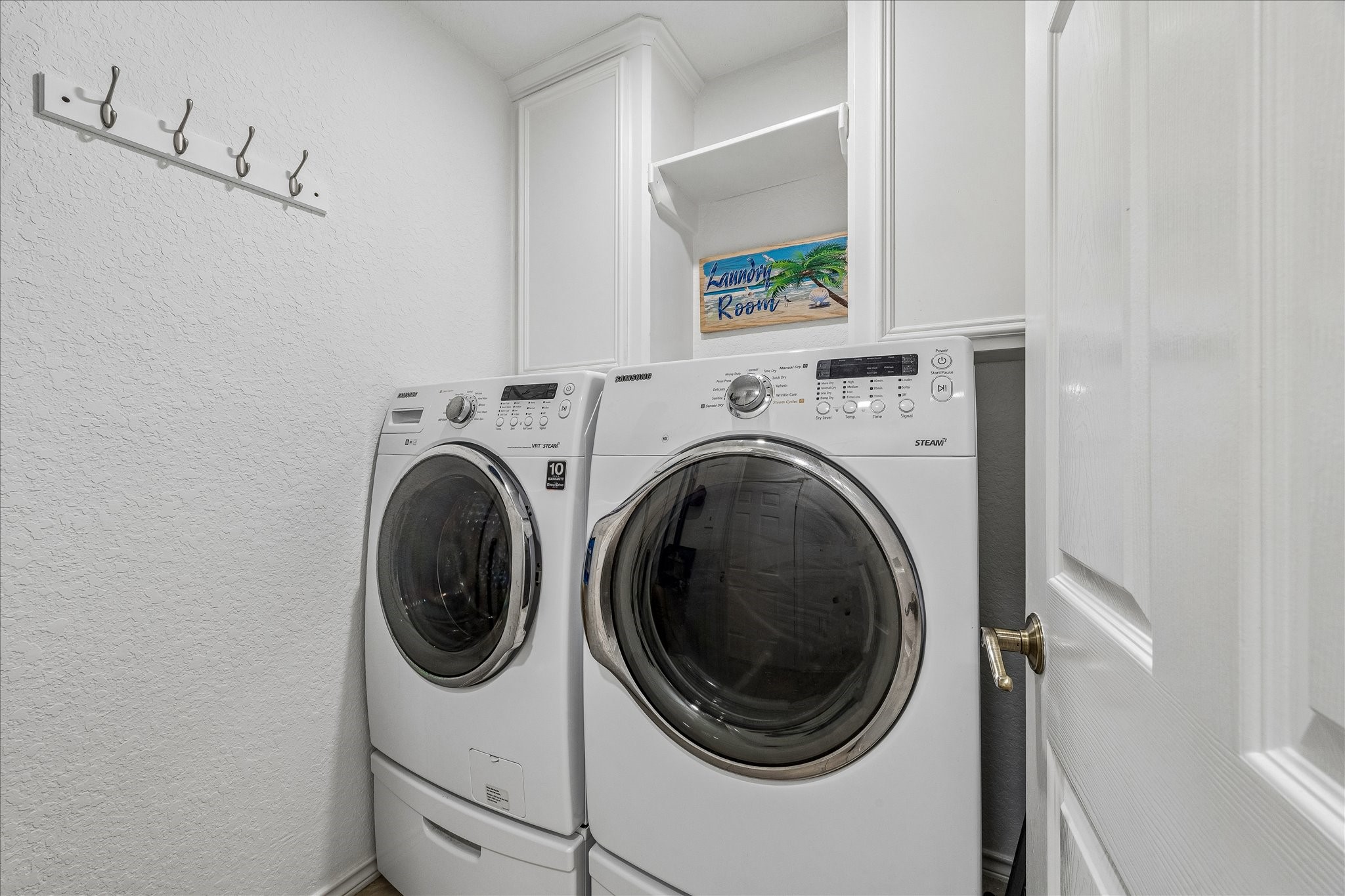 209 Bora Bora Drive, Tiki Island, TX 77554