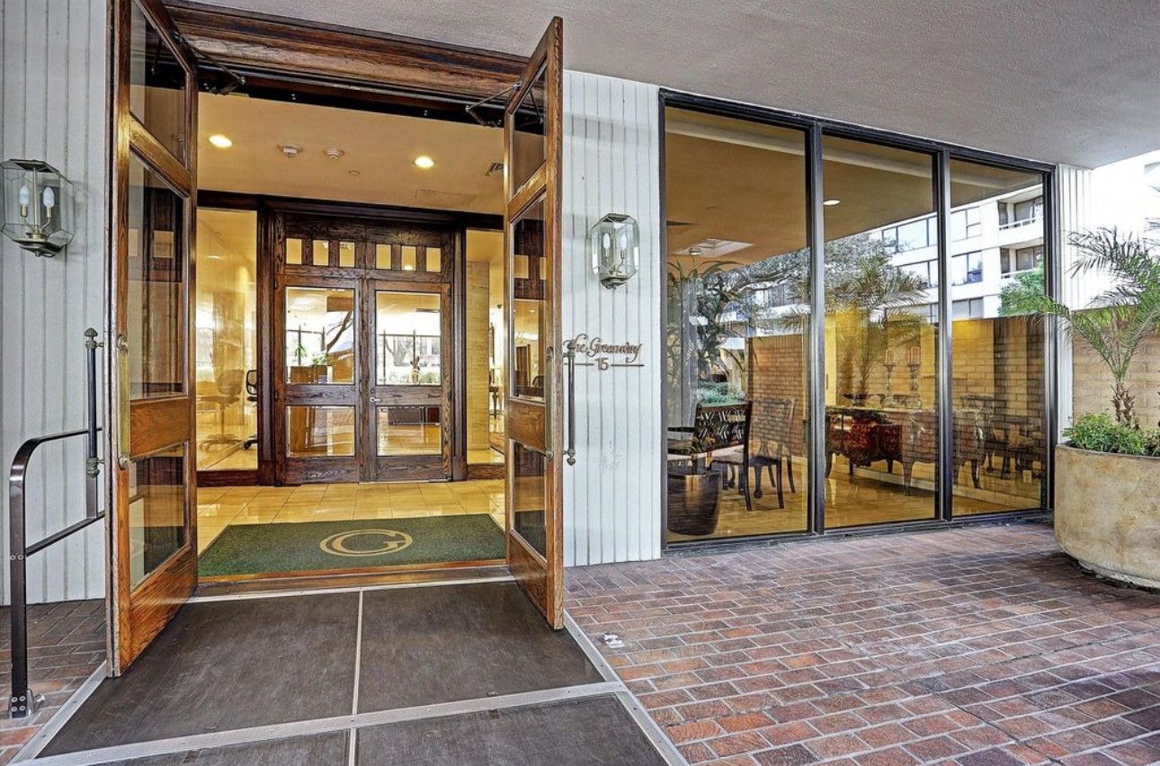 24 hour concierge & valet parking for residences 24 hour concierge & valet parking for residences