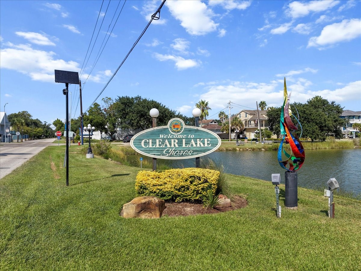 808 Elm Road, Clear Lake Shores, TX 77565