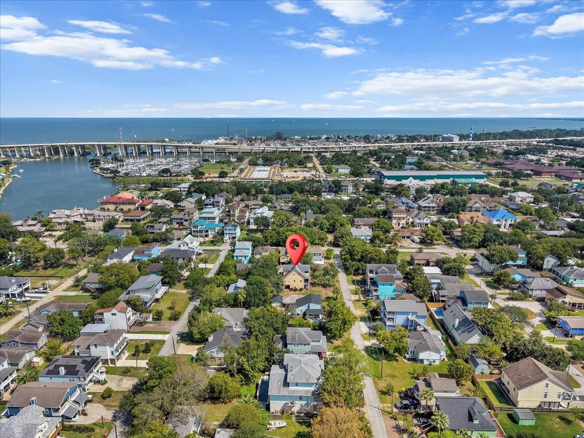 808 Elm Road, Clear Lake Shores, TX 77565