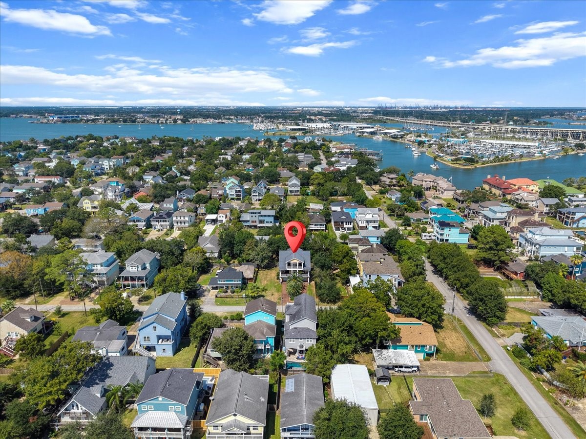 808 Elm Road, Clear Lake Shores, TX 77565