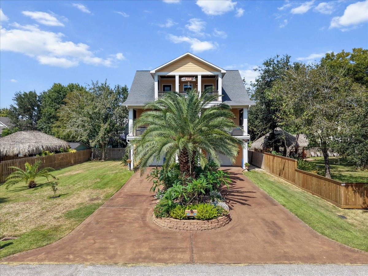 808 Elm Road, Clear Lake Shores, TX 77565