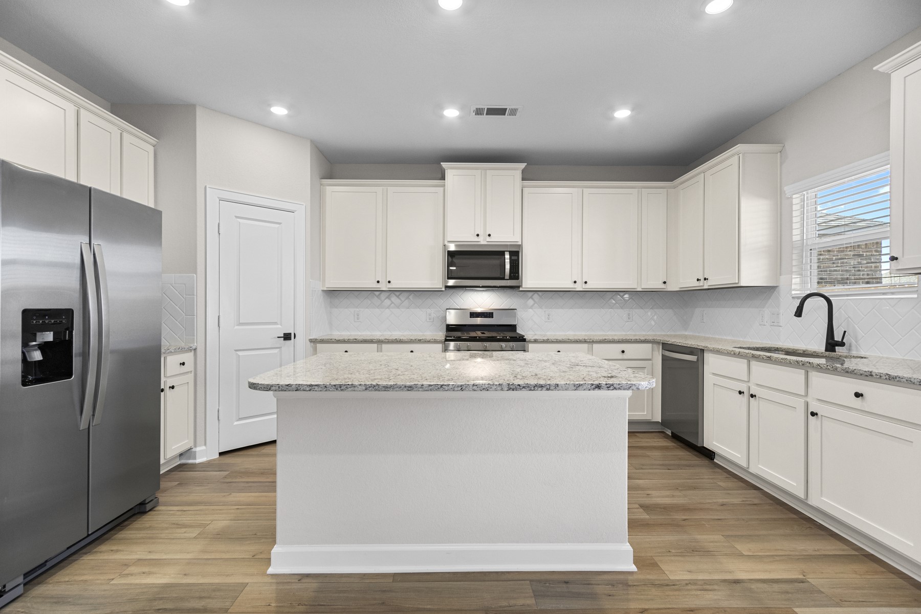10807 Hickory Lane, Beasley, TX 77417