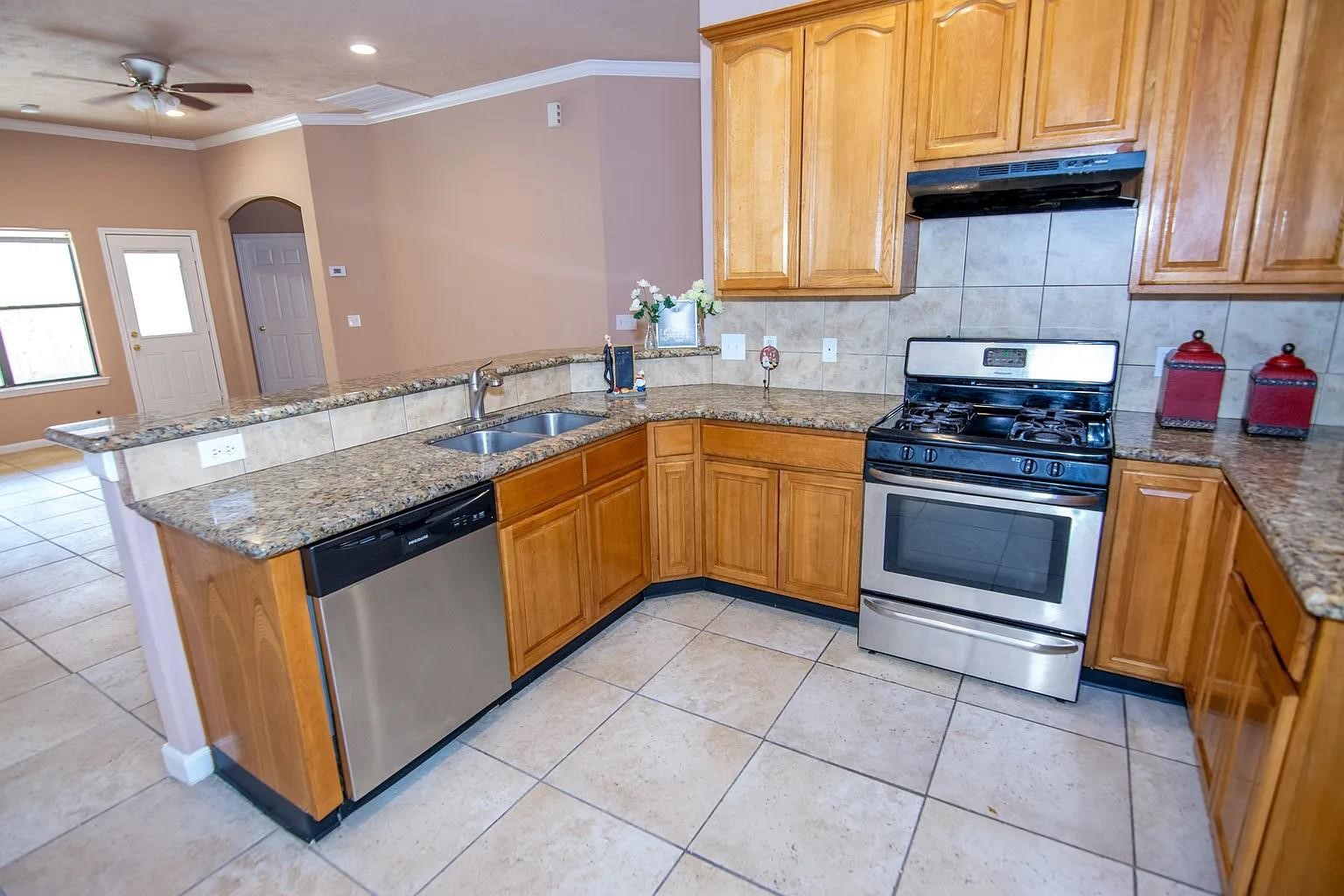 15719 Edo Circle, Houston, TX 77083 15719 Edo Circle, Houston, TX 77083