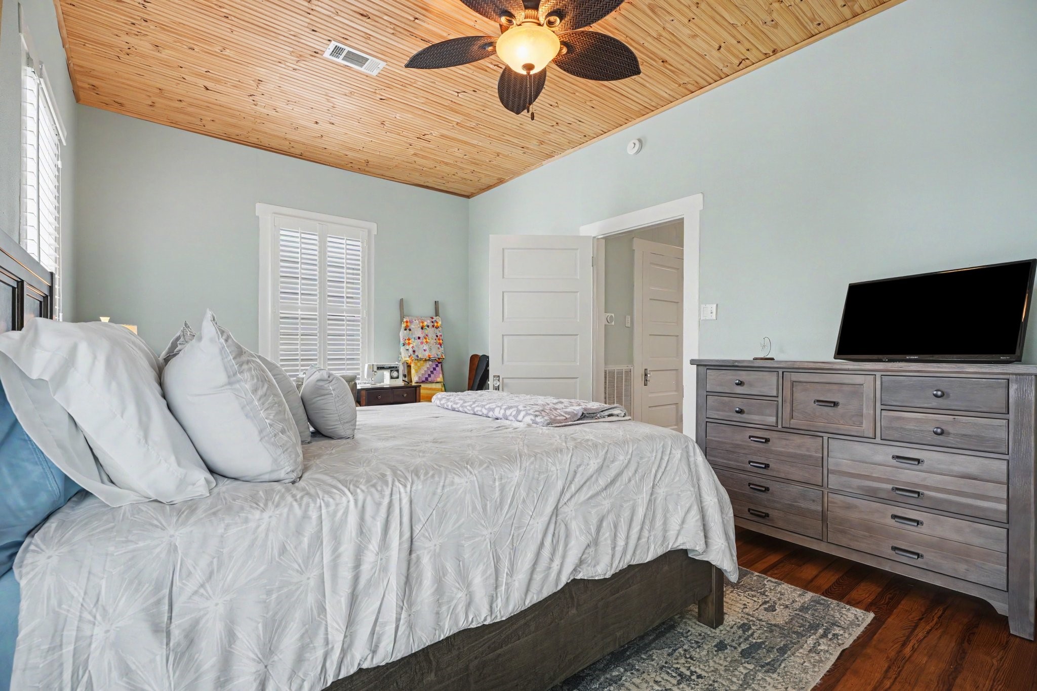 2211 Bernardo De Galvez Avenue, Galveston, TX 77550