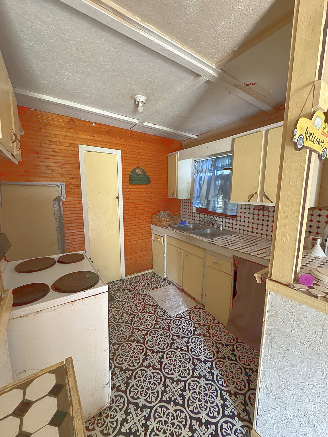 205 Joy Drive, Angleton, TX 77515