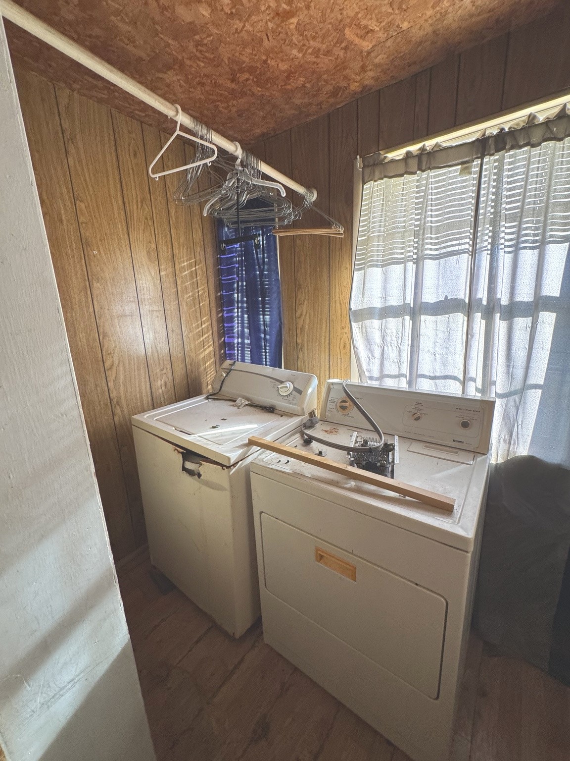 205 Joy Drive, Angleton, TX 77515
