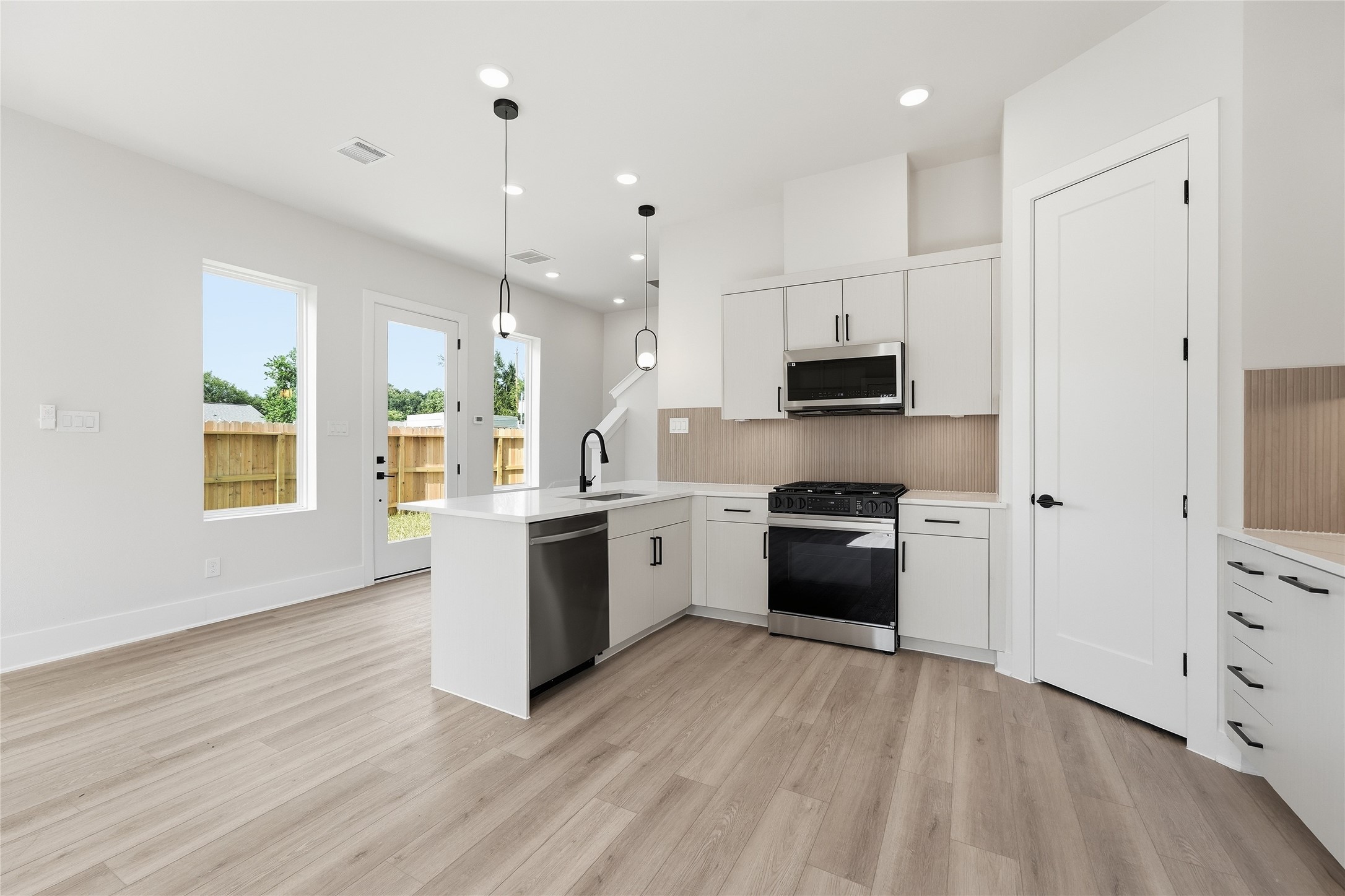 4712 Thornton Villas Lane, Houston, TX 77018