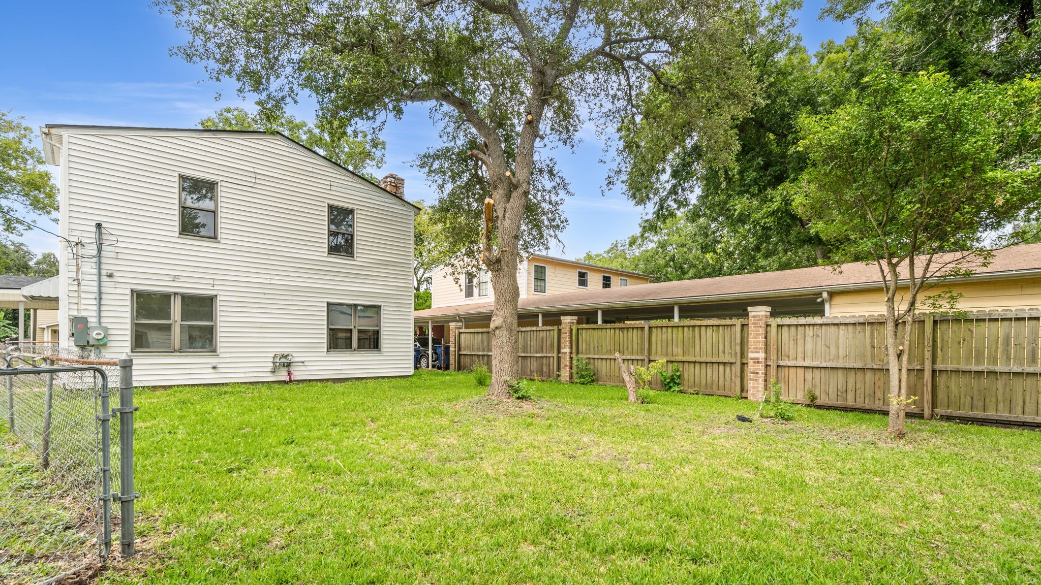 1225 3rd Avenue N, Texas City, TX 77590