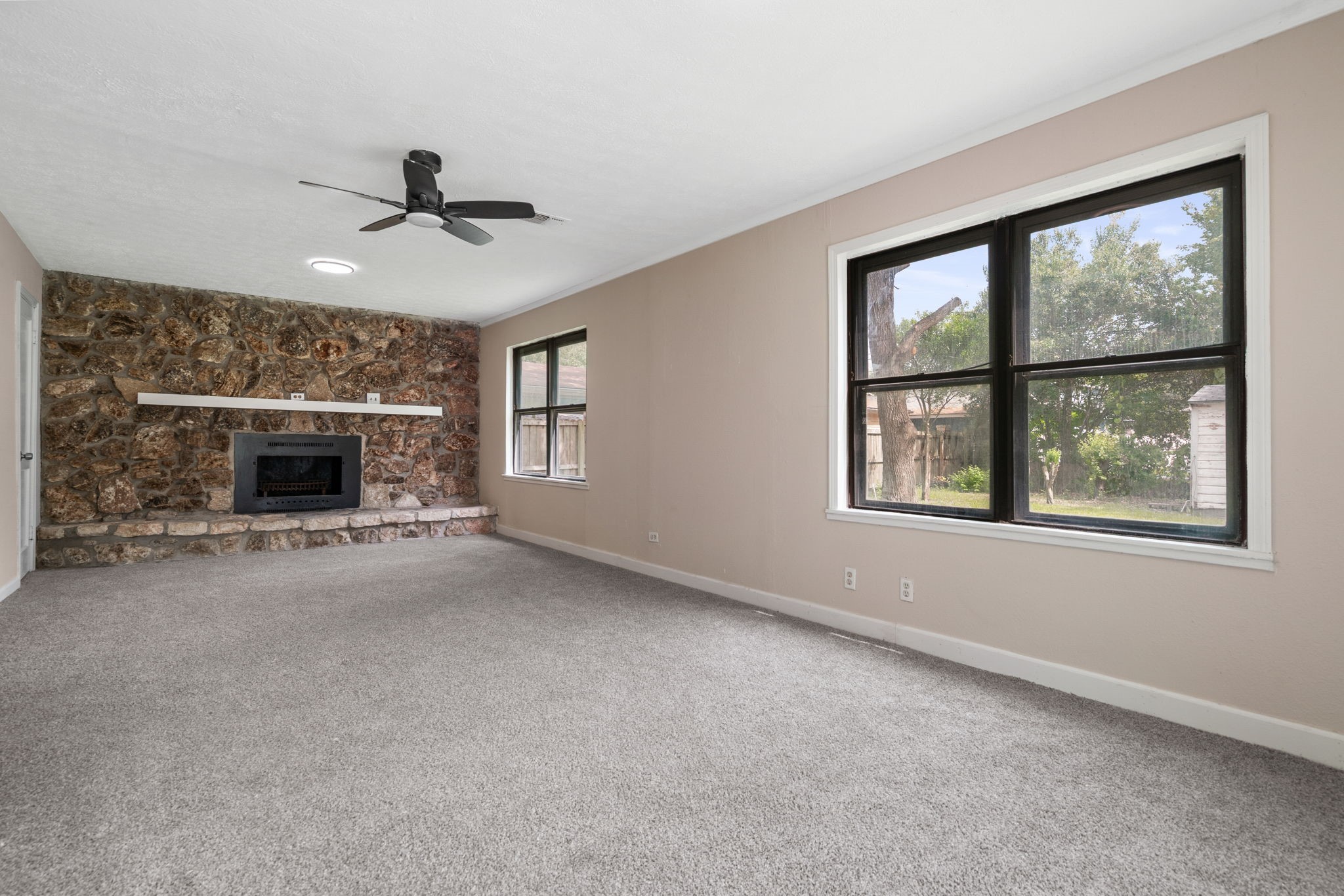 1225 3rd Avenue N, Texas City, TX 77590